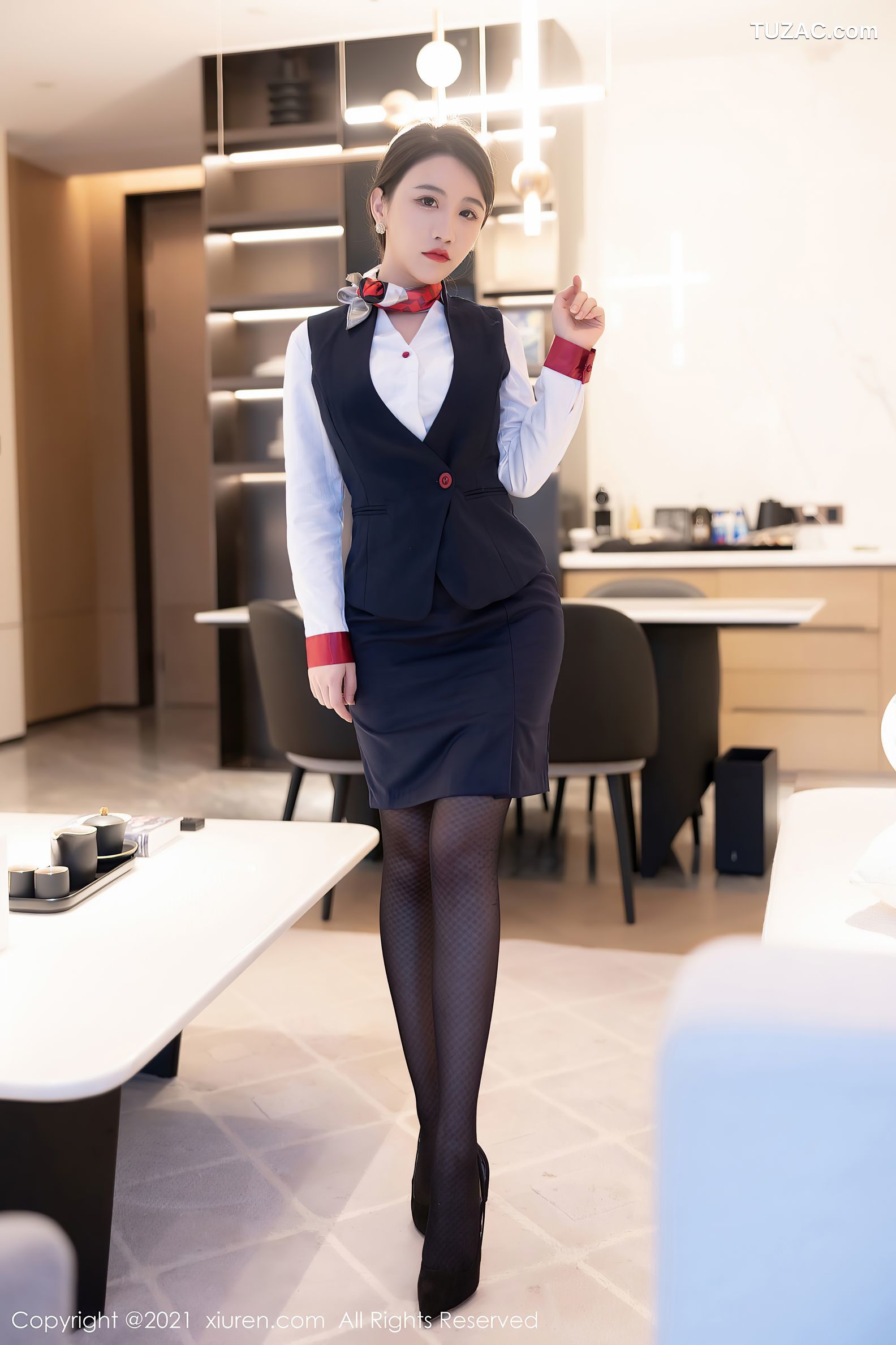 XiuRen秀人网-4091-Cherry绯月樱-深圳旅拍典雅职业装黑丝-2021.10.20