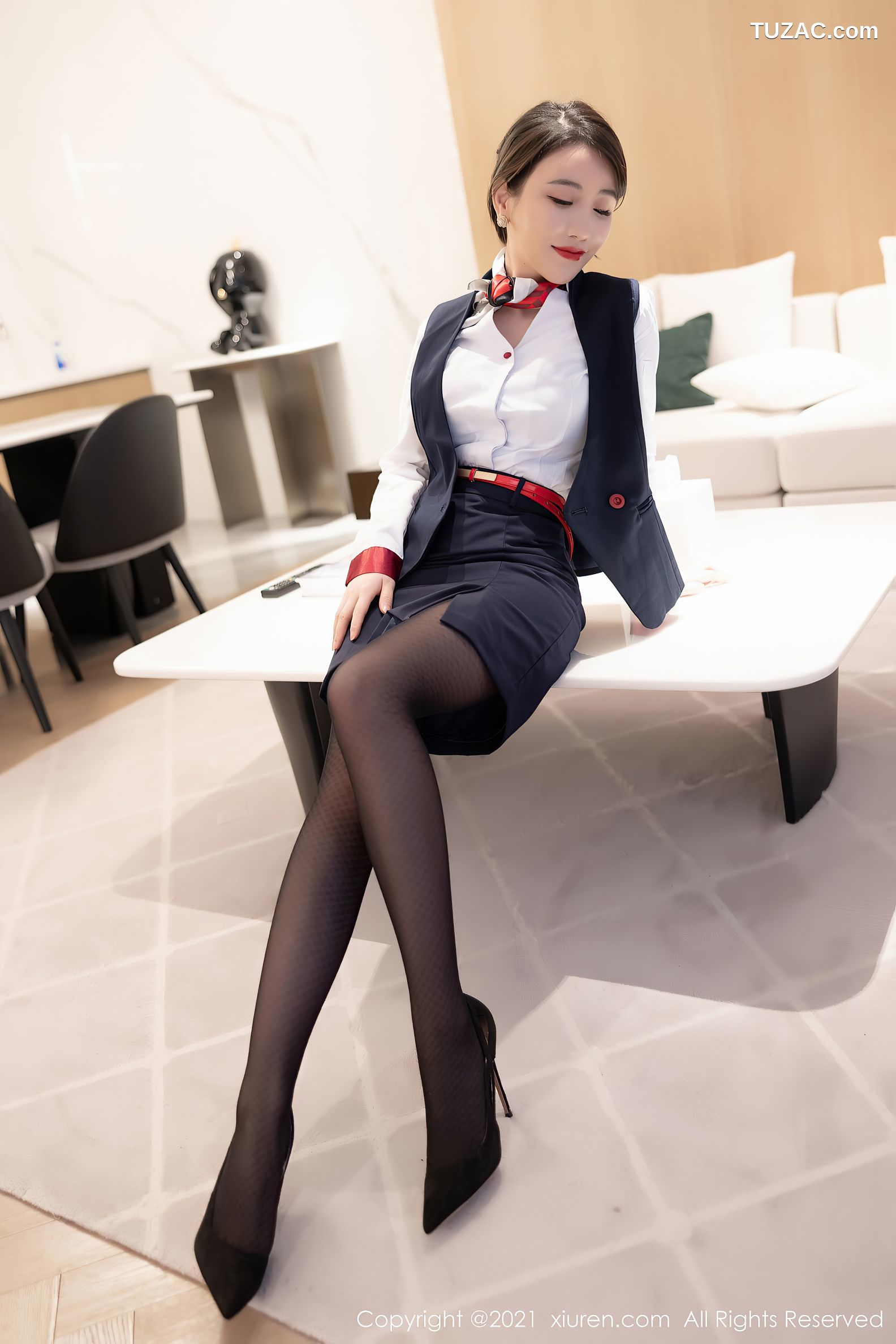 XiuRen秀人网-4091-Cherry绯月樱-深圳旅拍典雅职业装黑丝-2021.10.20