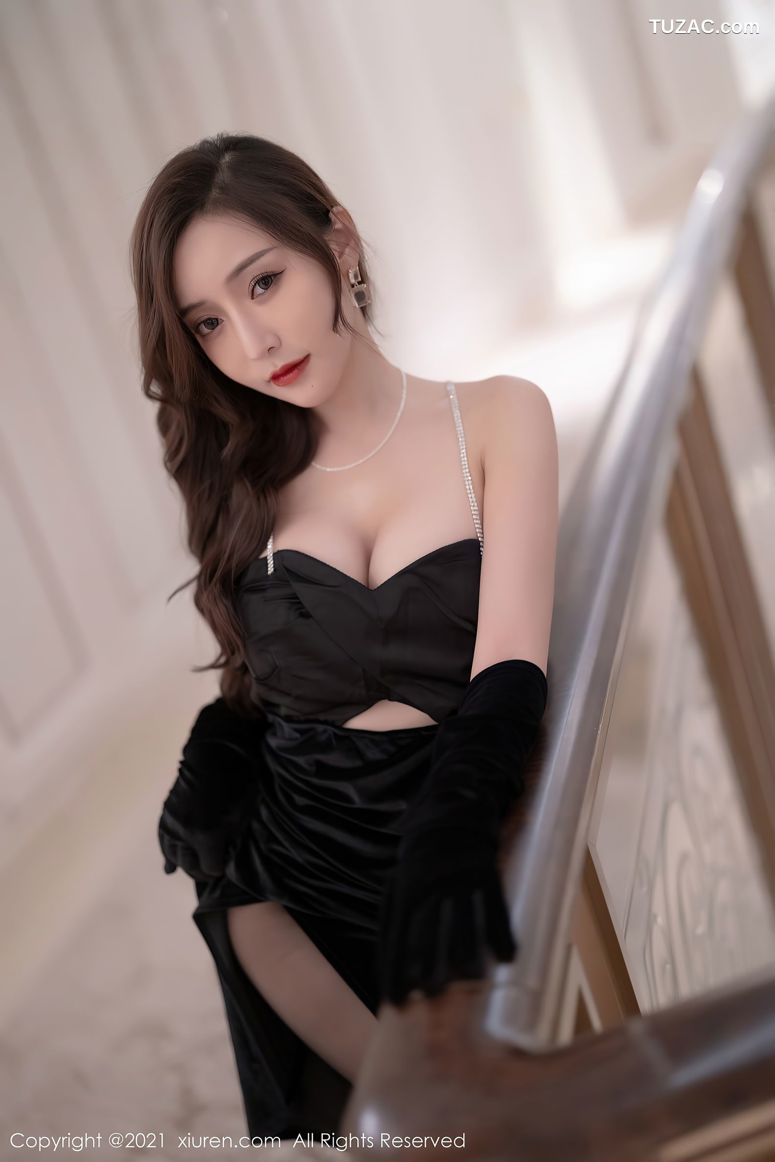 XiuRen秀人网-4101-王馨瑶Yanni-深圳旅拍-典雅礼服黑丝-2021.10.22