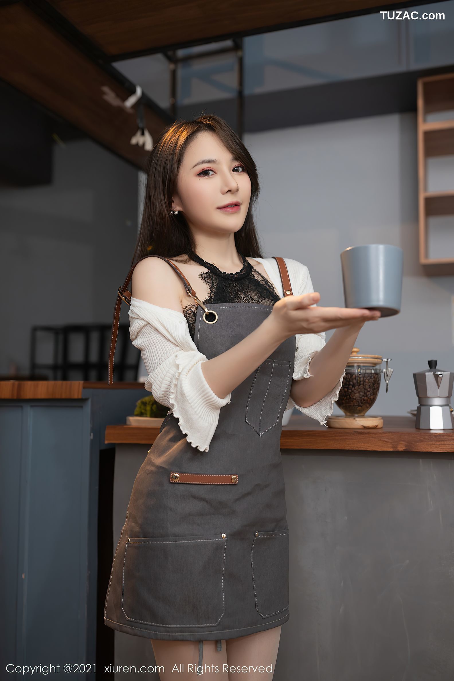 XiuRen秀人网-4102-鱼子酱Fish-江浙沪旅拍服务员主题火辣身材-2021.10.22