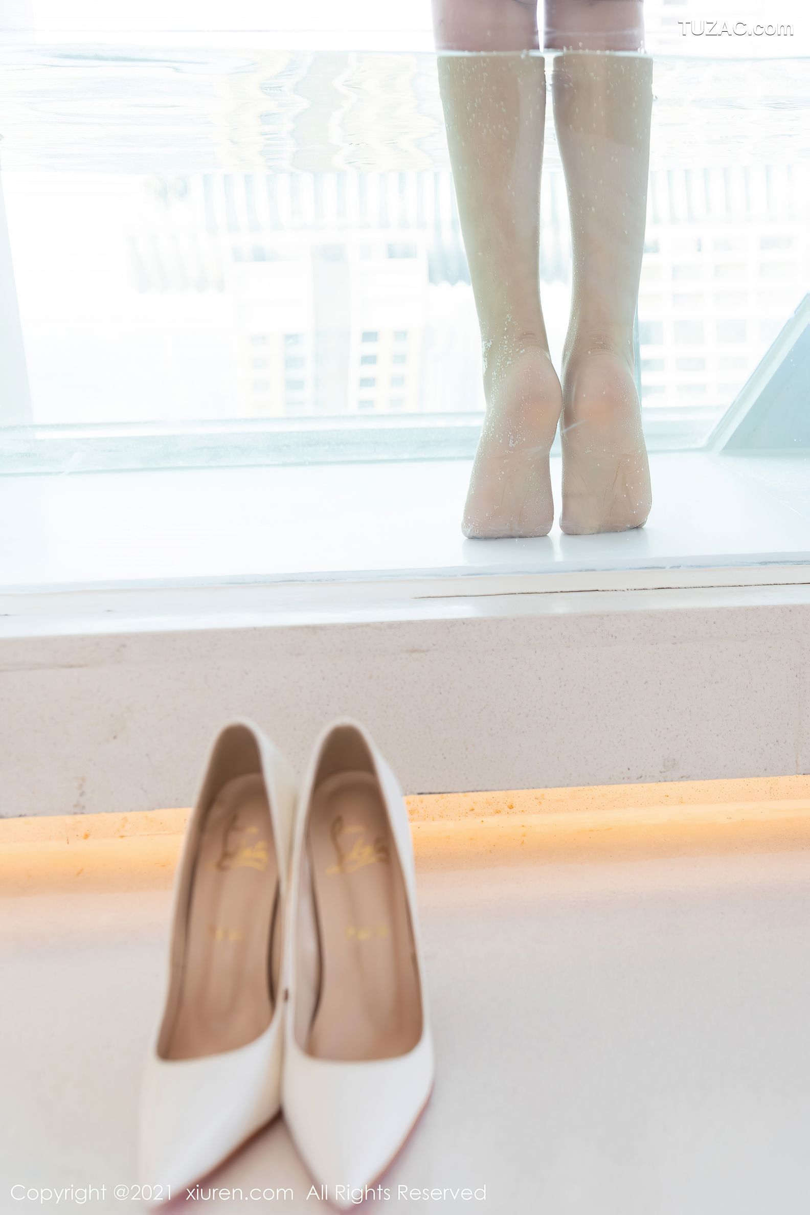 XiuRen秀人网-4103-允爾-绚丽多姿吊带袜傲人豪乳贝壳遮点-2021.10.22