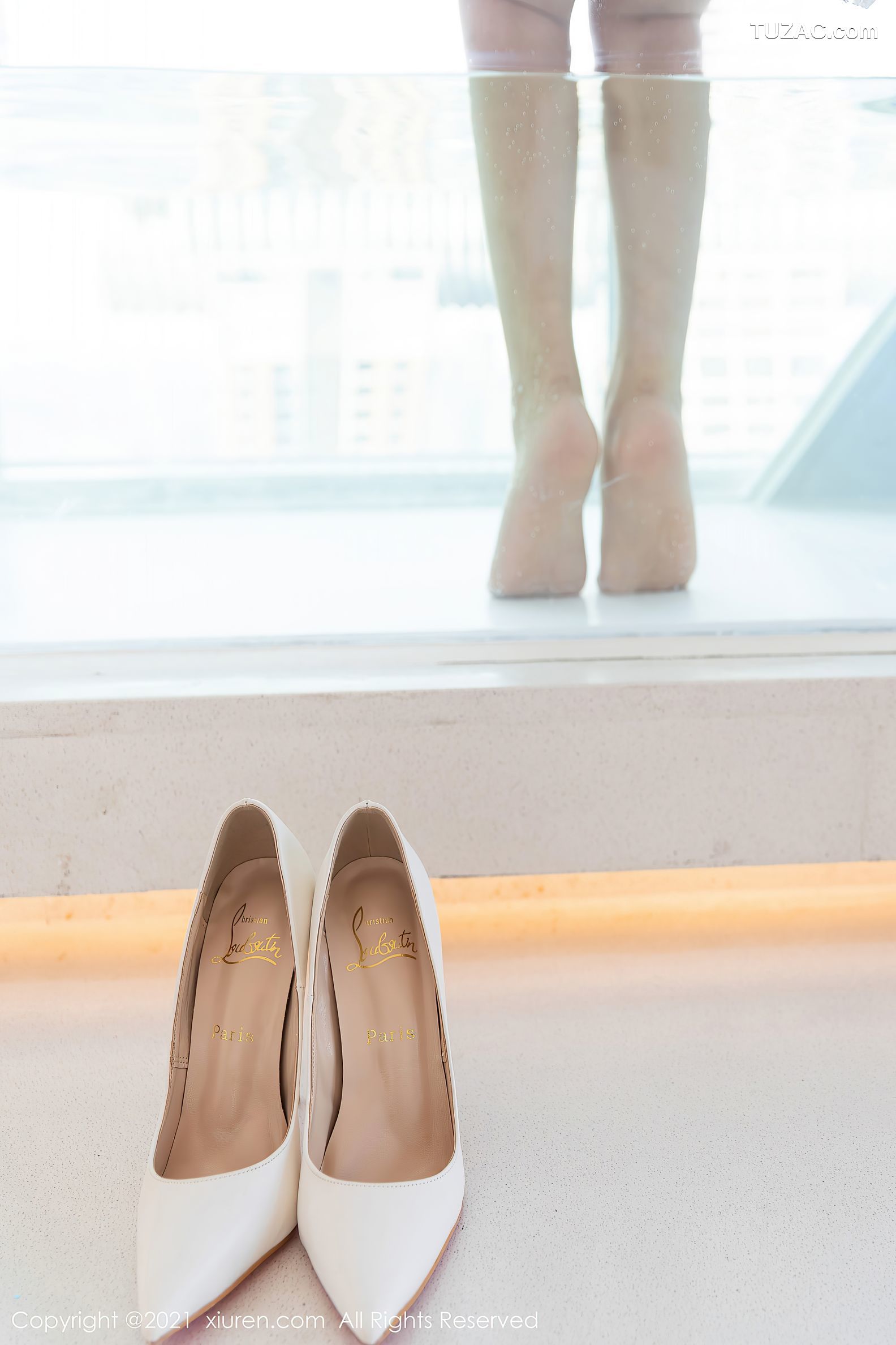 XiuRen秀人网-4103-允爾-绚丽多姿吊带袜傲人豪乳贝壳遮点-2021.10.22