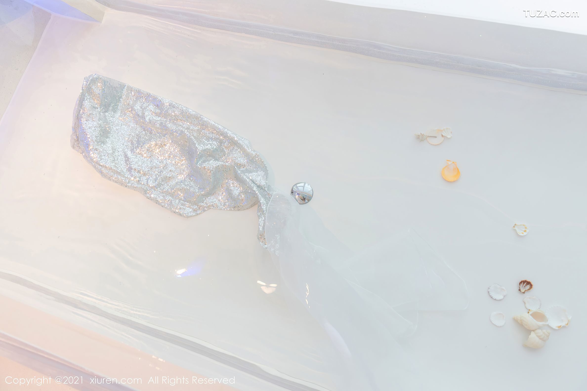 XiuRen秀人网-4103-允爾-绚丽多姿吊带袜傲人豪乳贝壳遮点-2021.10.22