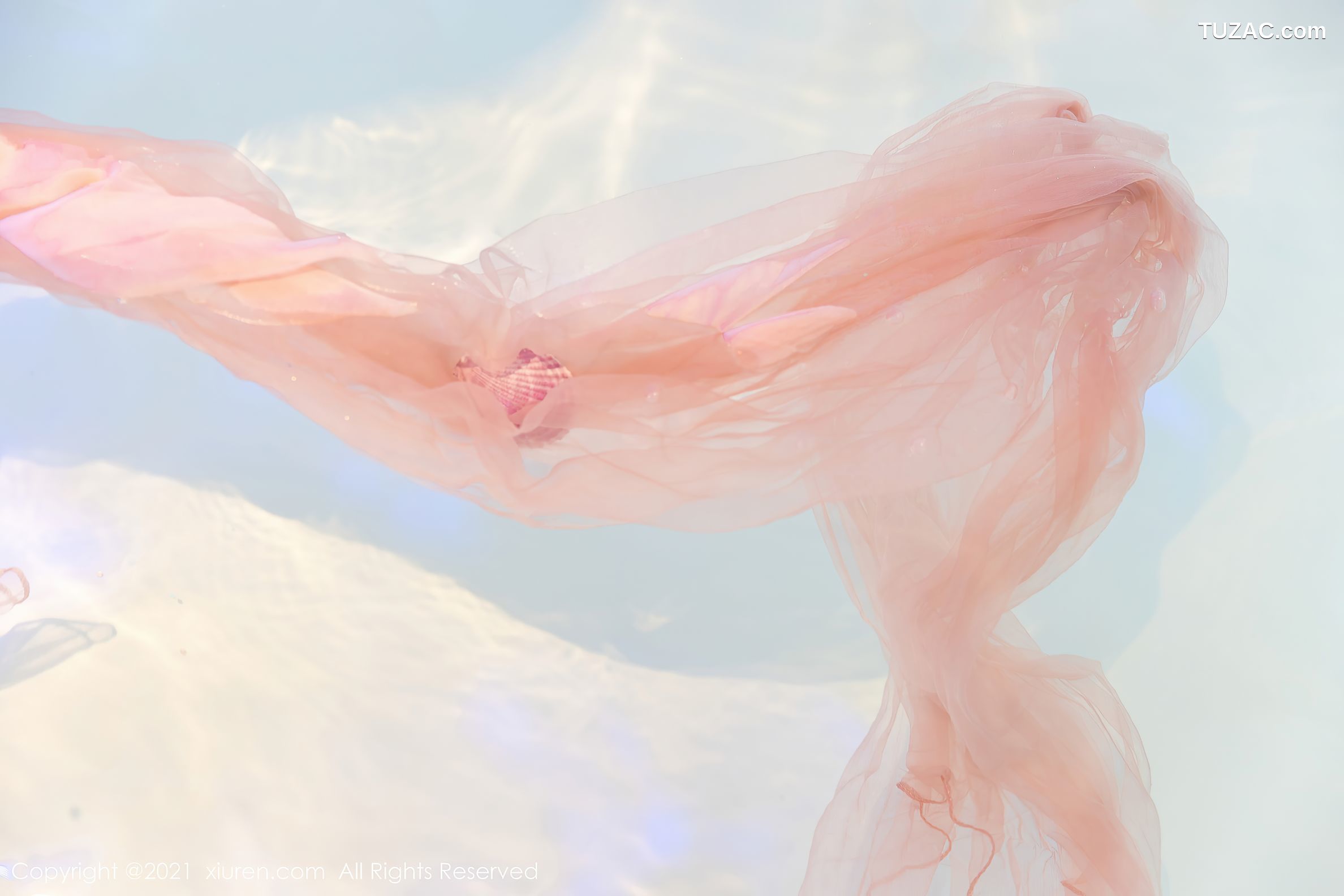 XiuRen秀人网-4103-允爾-绚丽多姿吊带袜傲人豪乳贝壳遮点-2021.10.22