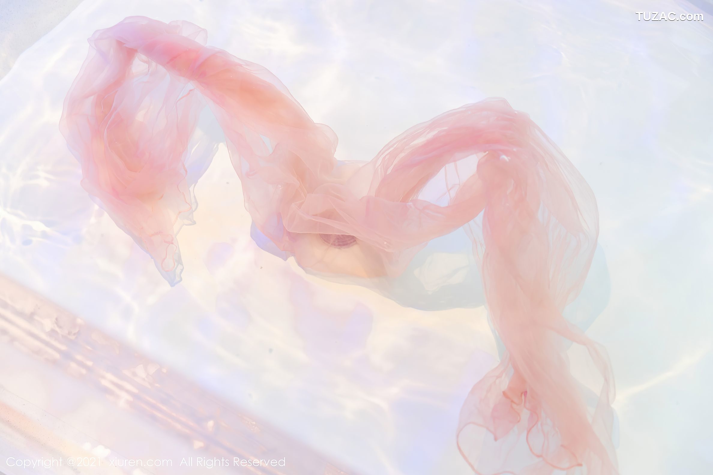 XiuRen秀人网-4103-允爾-绚丽多姿吊带袜傲人豪乳贝壳遮点-2021.10.22