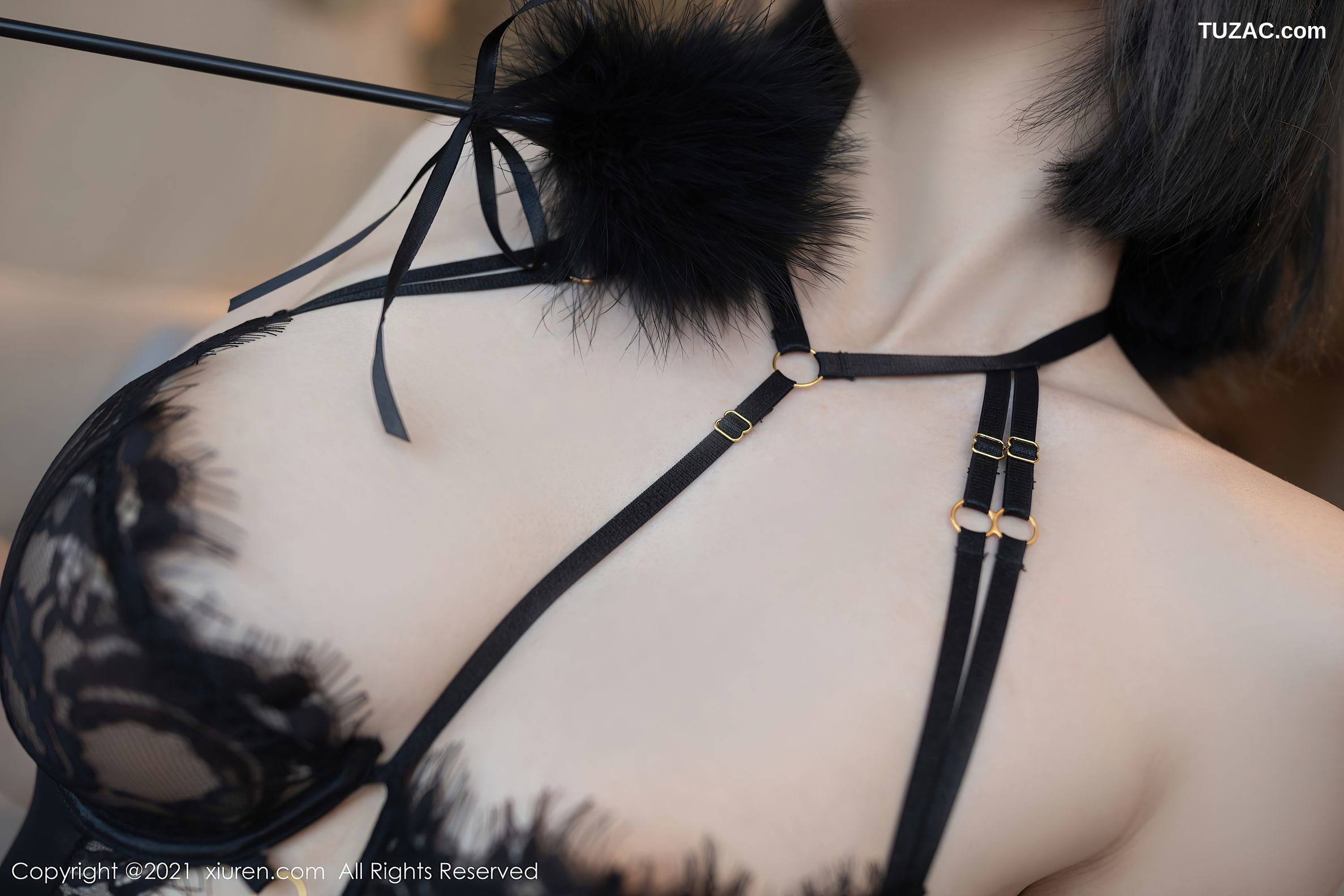 XiuRen秀人网-4112-安然Maleah-重庆旅拍黑色情趣内衣黑丝吊带袜-2021.10.25