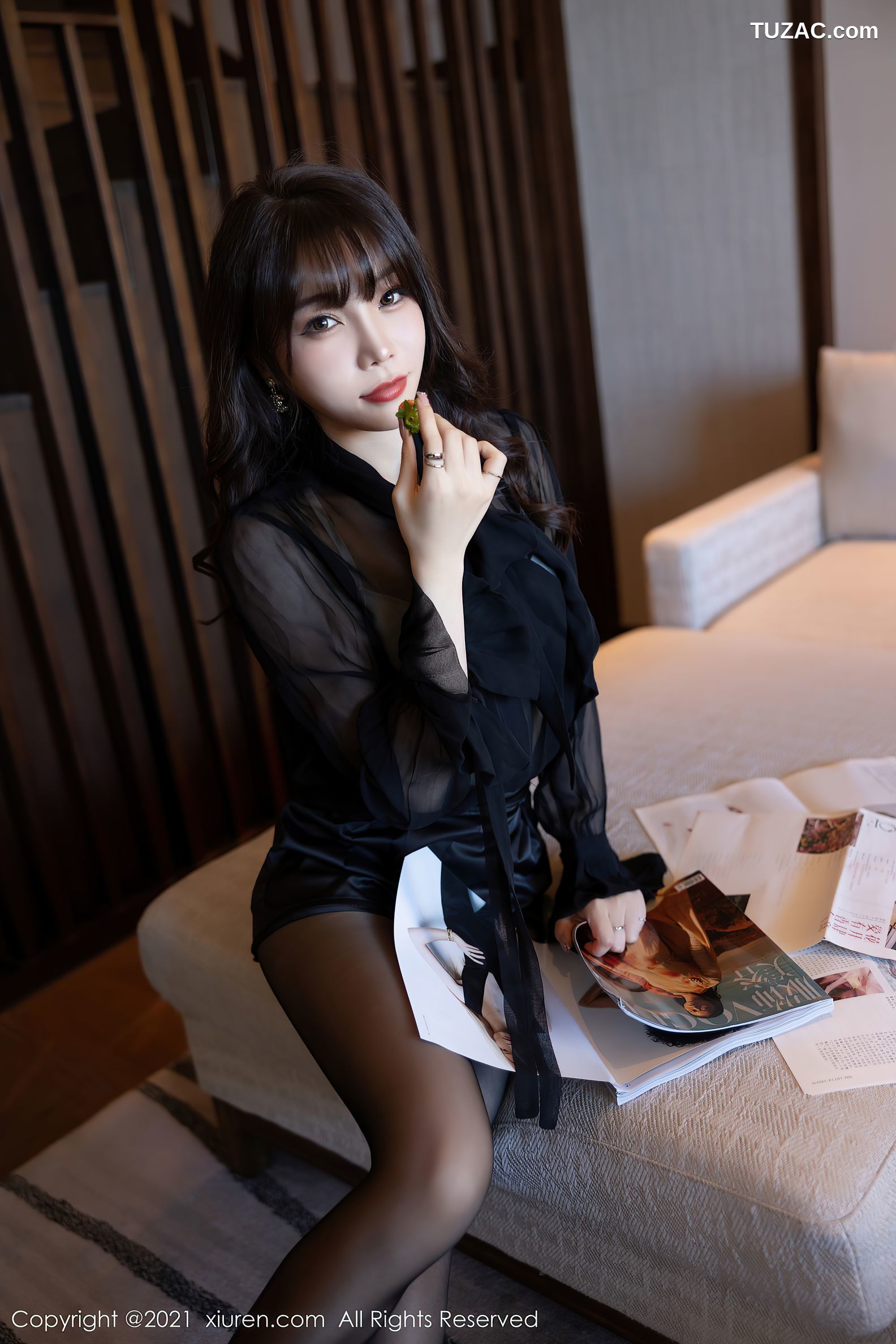 XiuRen秀人网-4114-芝芝Booty-深圳旅拍魅惑黑色服饰黑丝裤袜-2021.10.25