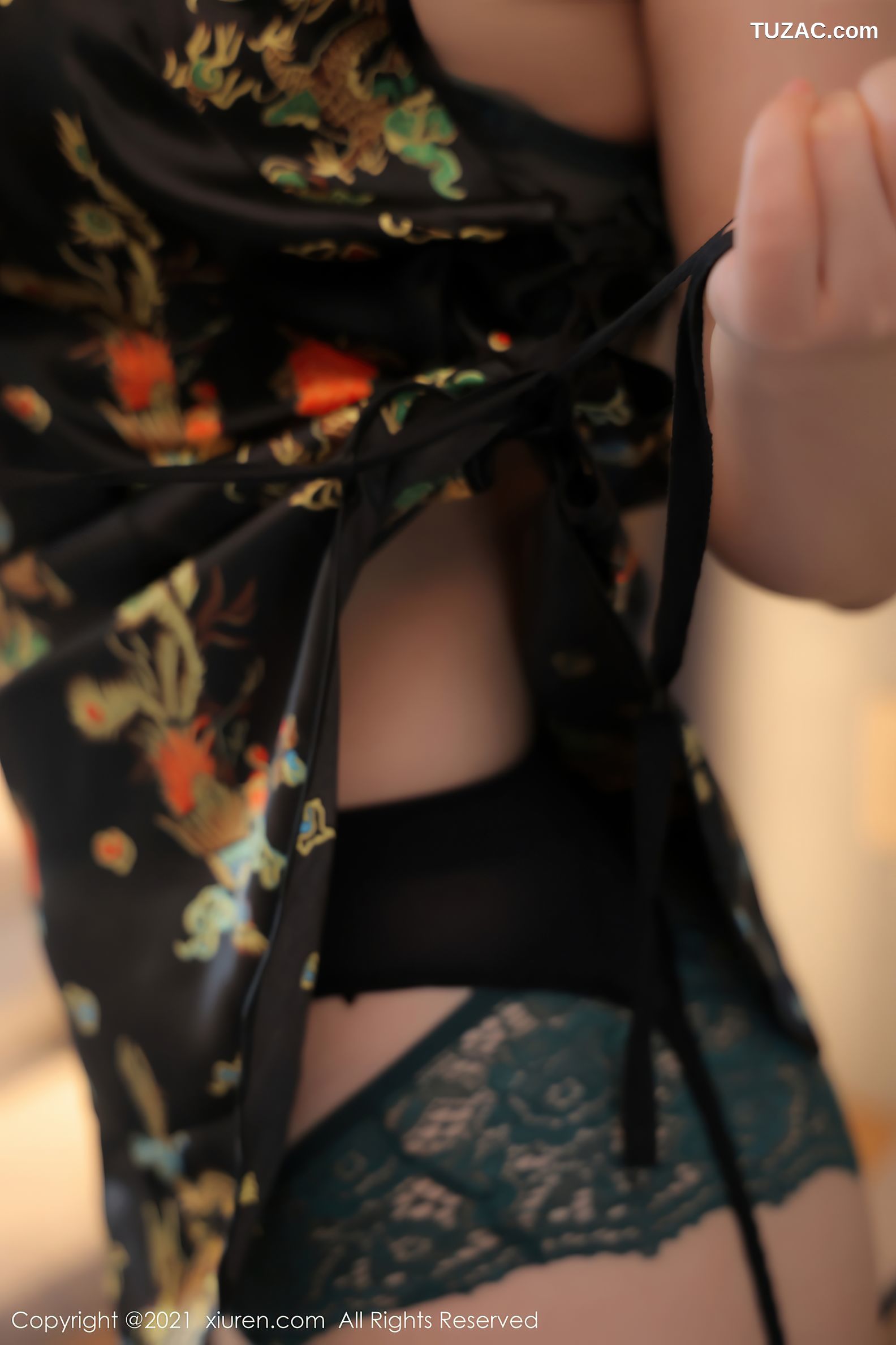 XiuRen秀人网-4115-诗诗kiki-古韵旗袍黑丝吊带袜蕾丝内衣惹火-2021.10.26
