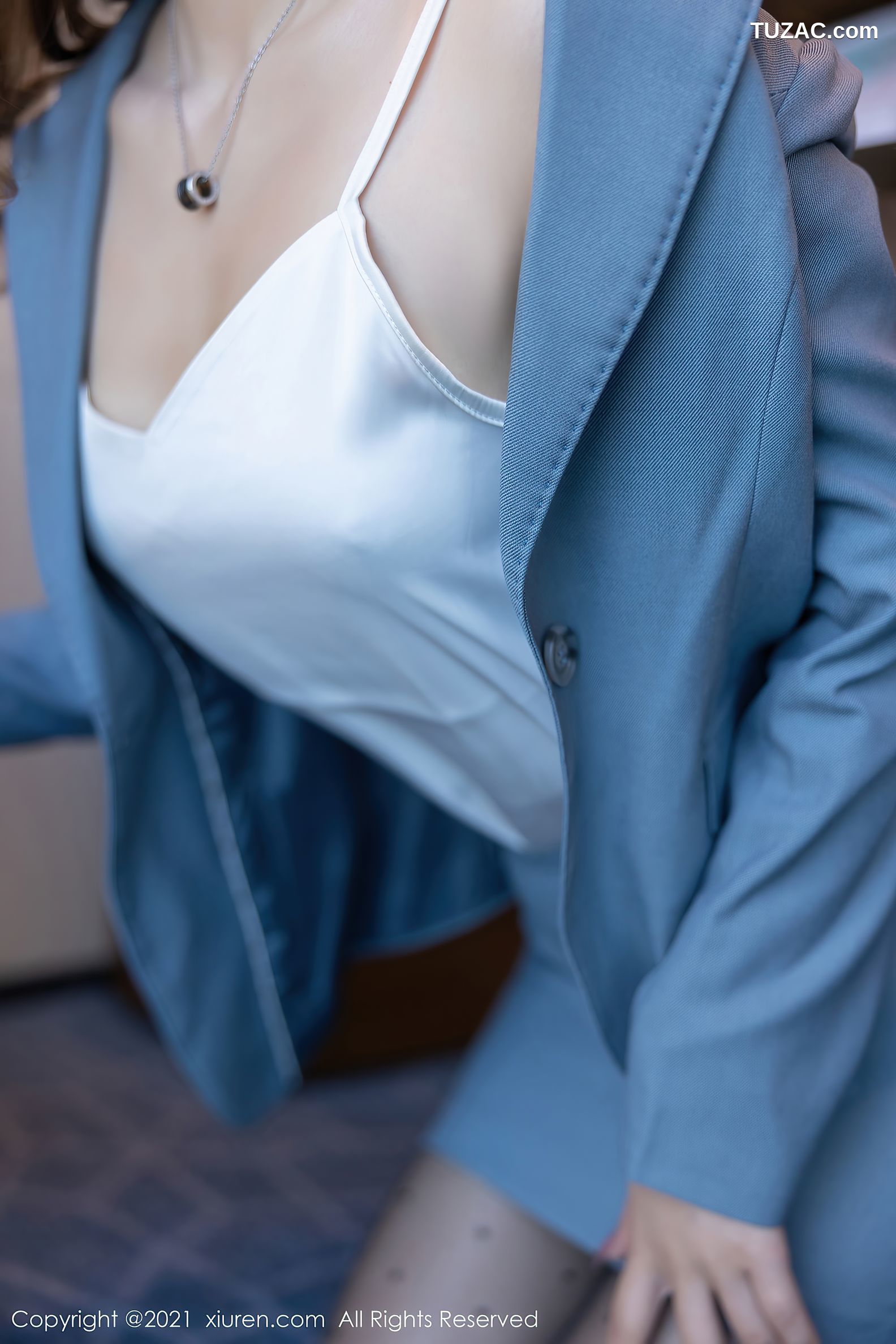 XiuRen秀人网-4117-张欣欣-深圳旅拍职业西装超薄黑丝裤袜-2021.10.26