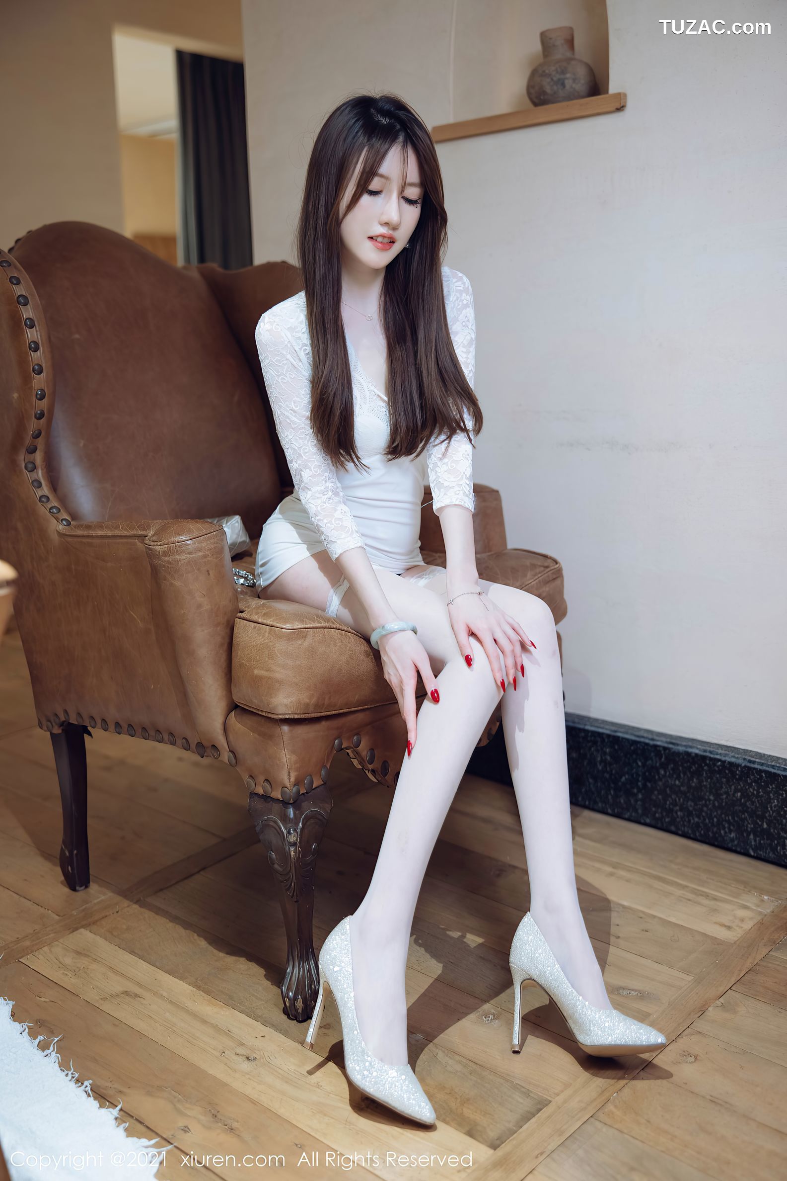 XiuRen秀人网-4121-美桃酱-长三角旅拍情趣内裤蕾丝吊带袜-2021.10.26