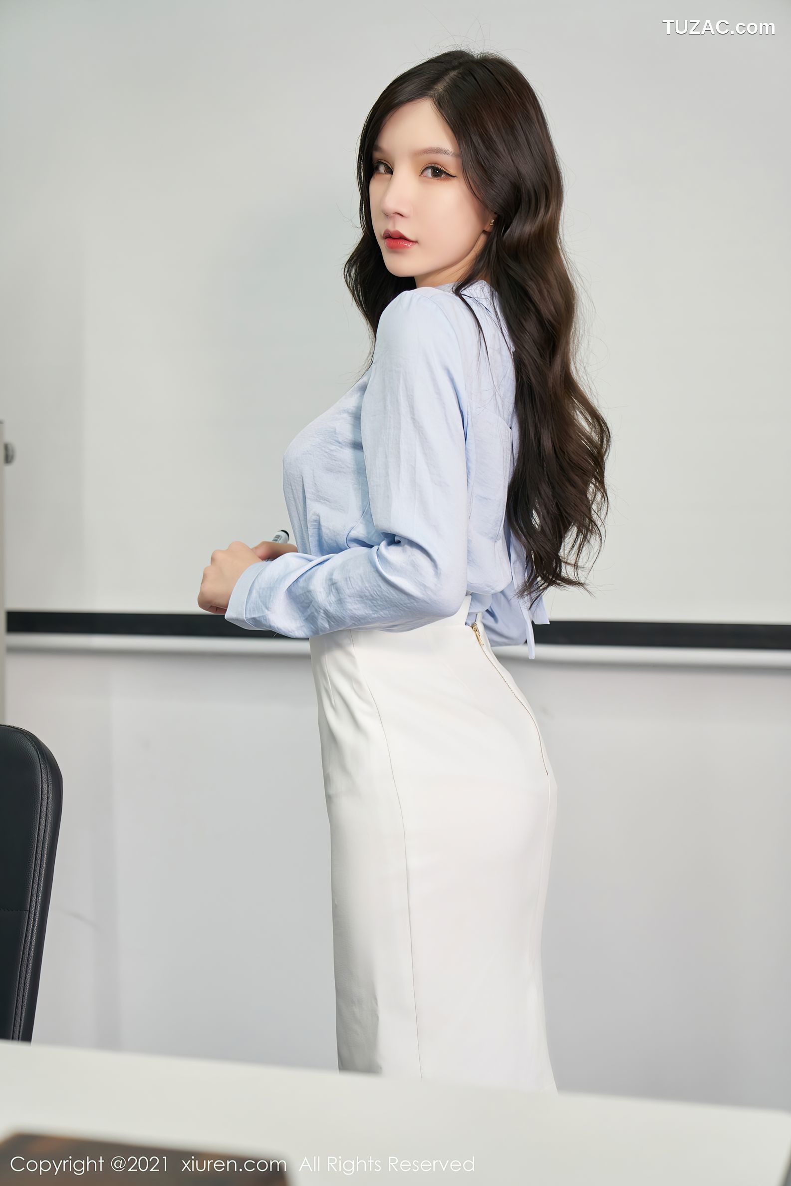 XiuRen秀人网-4122-周于希Sandy-浅蓝衬衫白色短裙-2021.10.26