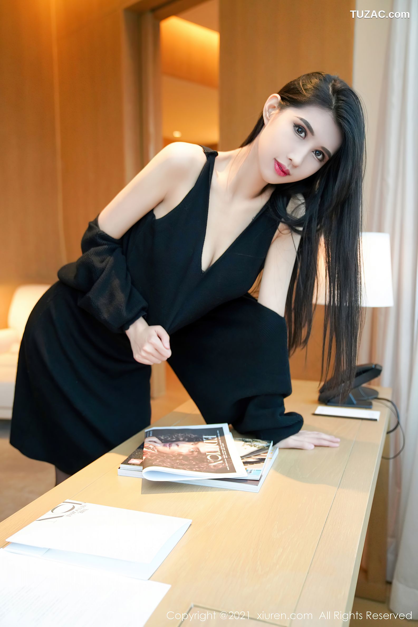 XiuRen秀人网-4124-葛征-净高184cm-三亚旅拍黑色服饰黑丝-2021.10.27