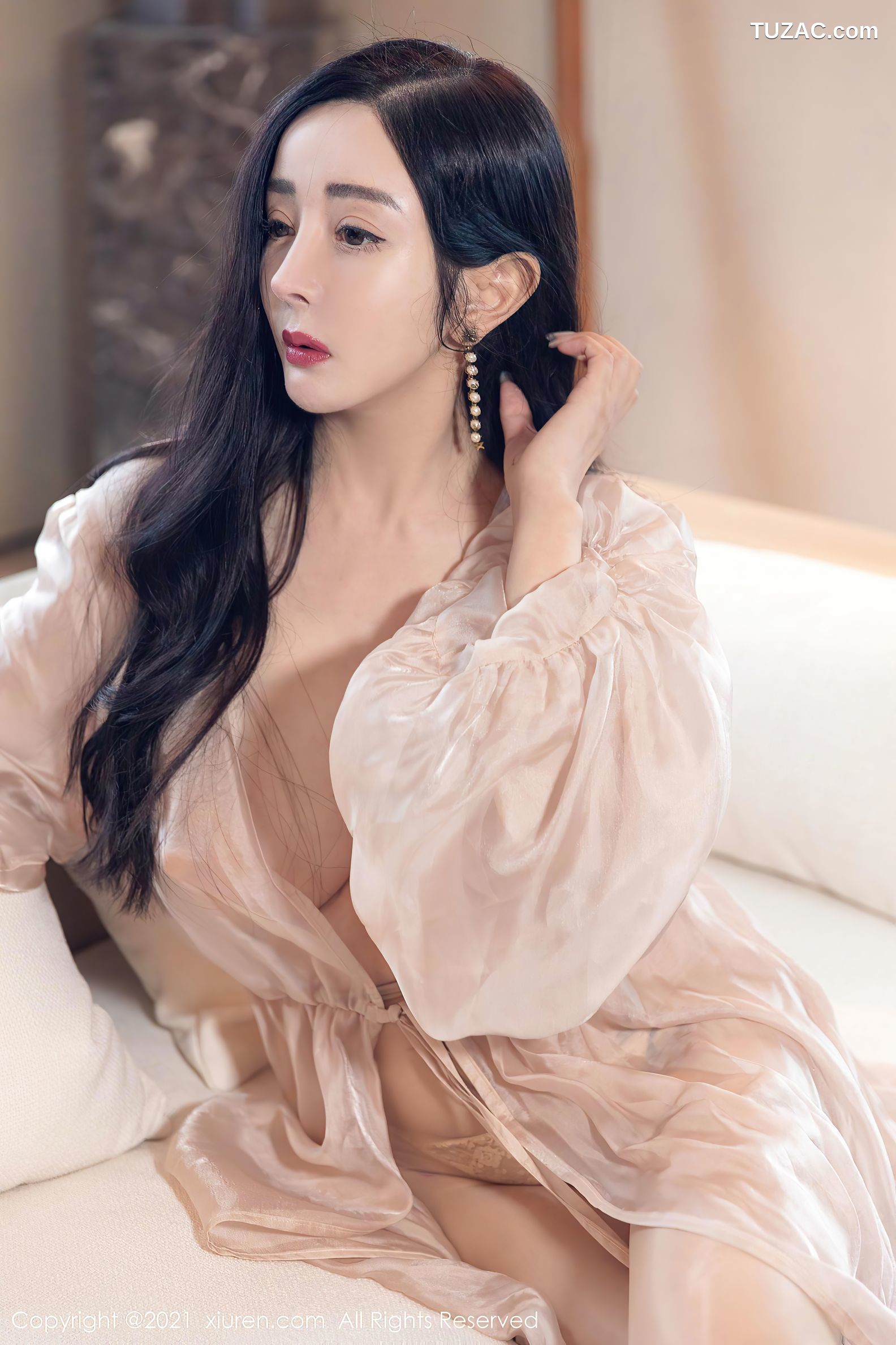 XiuRen秀人网-4129-允爾-成都旅拍轻薄绚丽服饰肉丝-2021.10.27