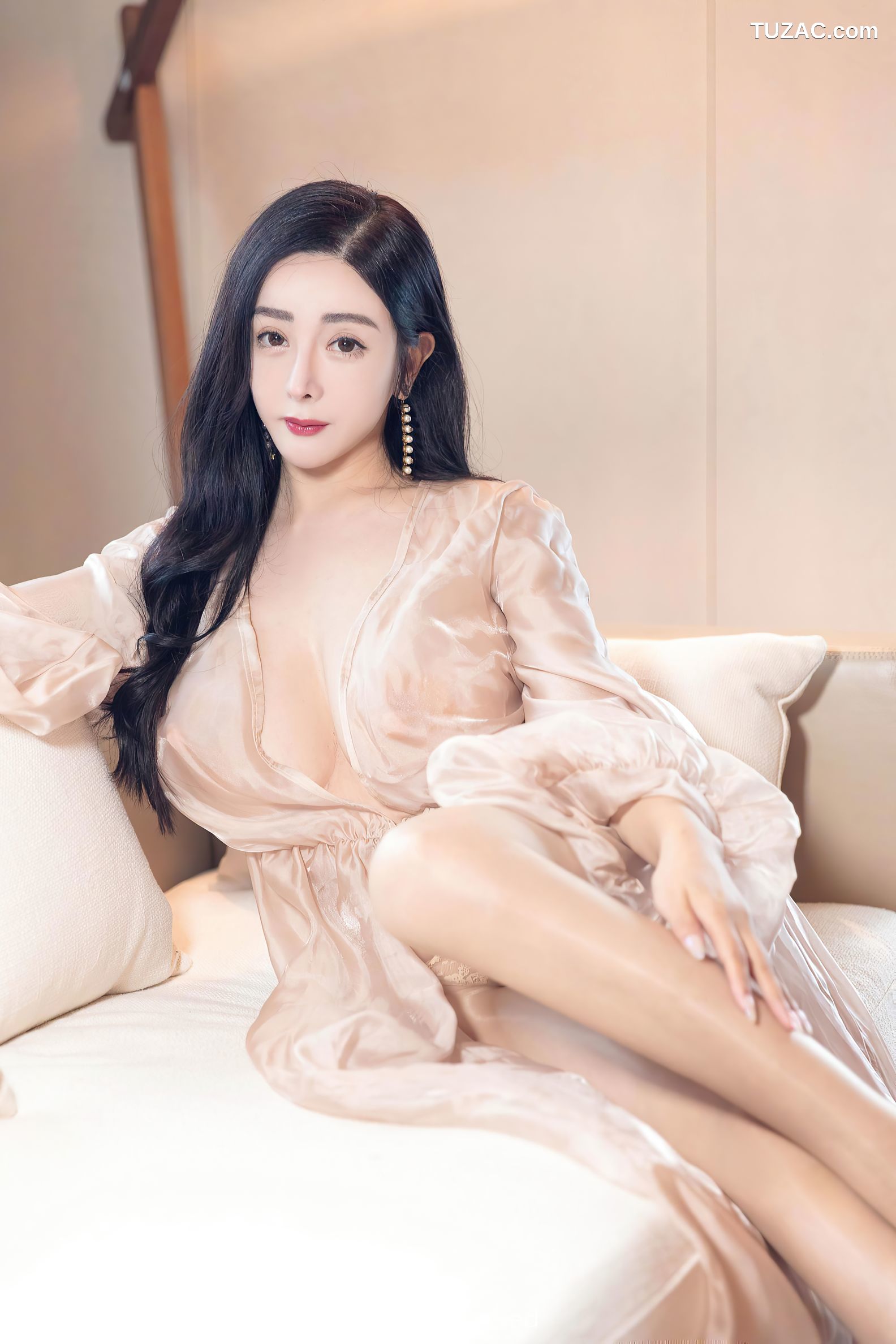 XiuRen秀人网-4129-允爾-成都旅拍轻薄绚丽服饰肉丝-2021.10.27