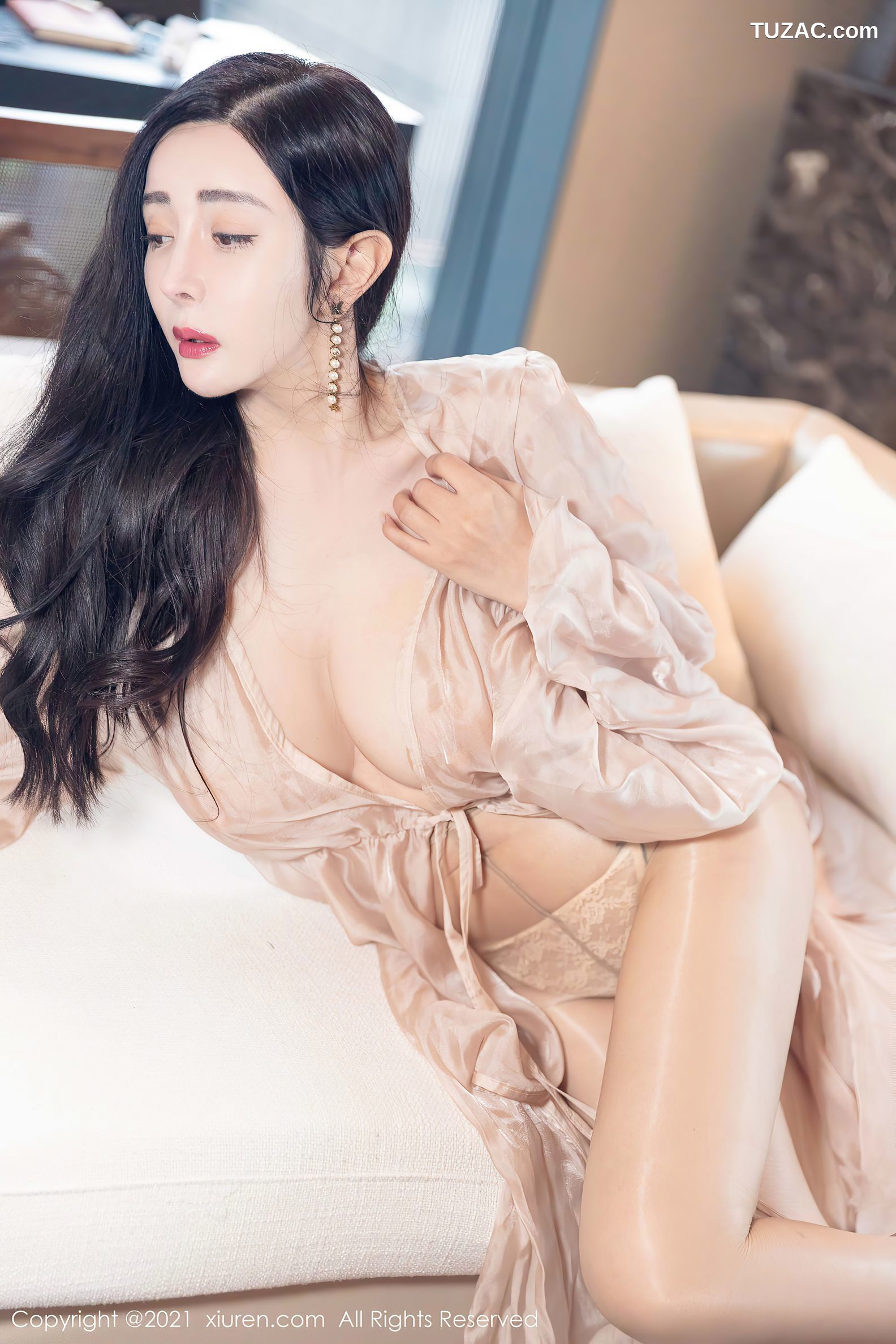 XiuRen秀人网-4129-允爾-成都旅拍轻薄绚丽服饰肉丝-2021.10.27