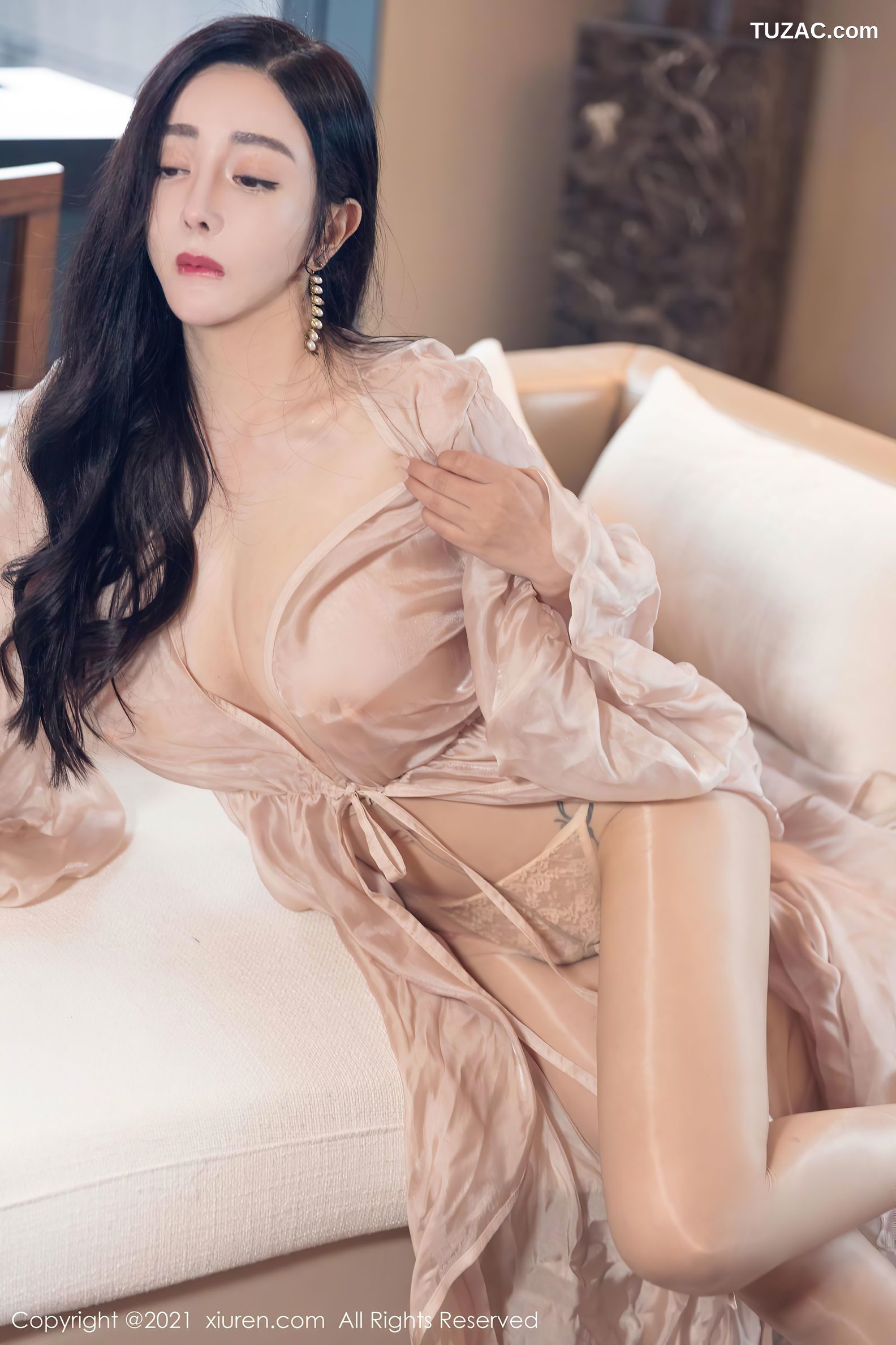 XiuRen秀人网-4129-允爾-成都旅拍轻薄绚丽服饰肉丝-2021.10.27