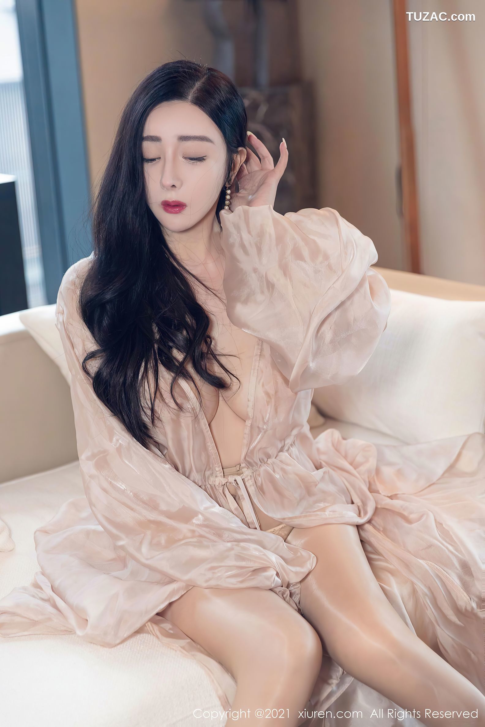 XiuRen秀人网-4129-允爾-成都旅拍轻薄绚丽服饰肉丝-2021.10.27