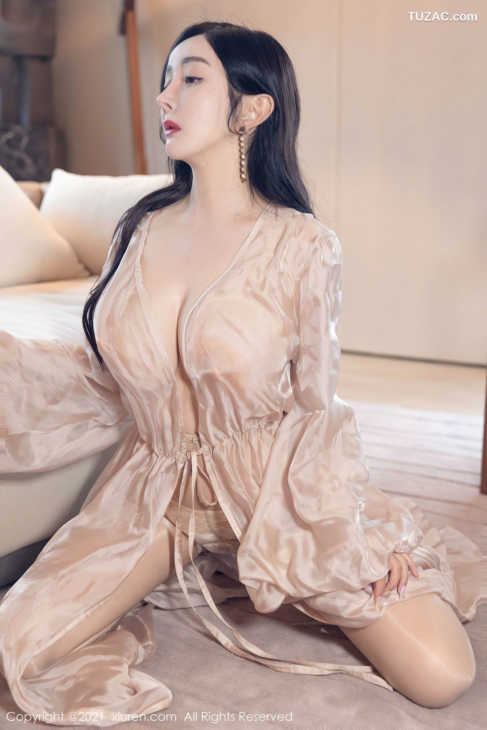 XiuRen秀人网-4129-允爾-成都旅拍轻薄绚丽服饰肉丝-2021.10.27