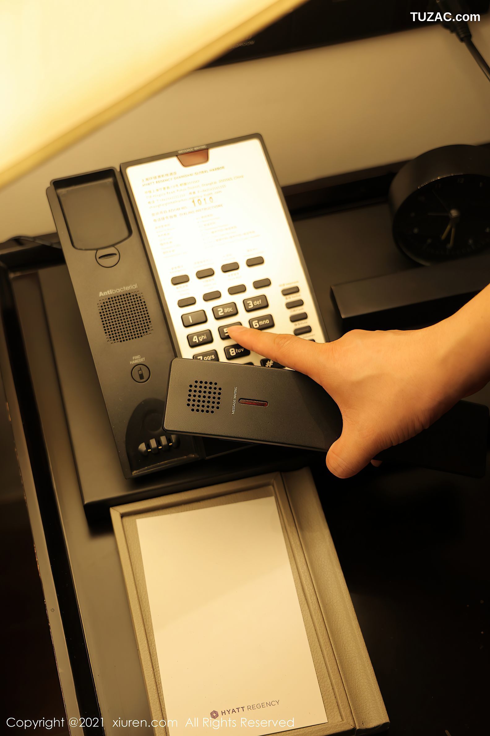 XiuRen秀人网-4132-Summer宝宝-经典职业OL主题撩黑短裙翘臀-2021.10.28