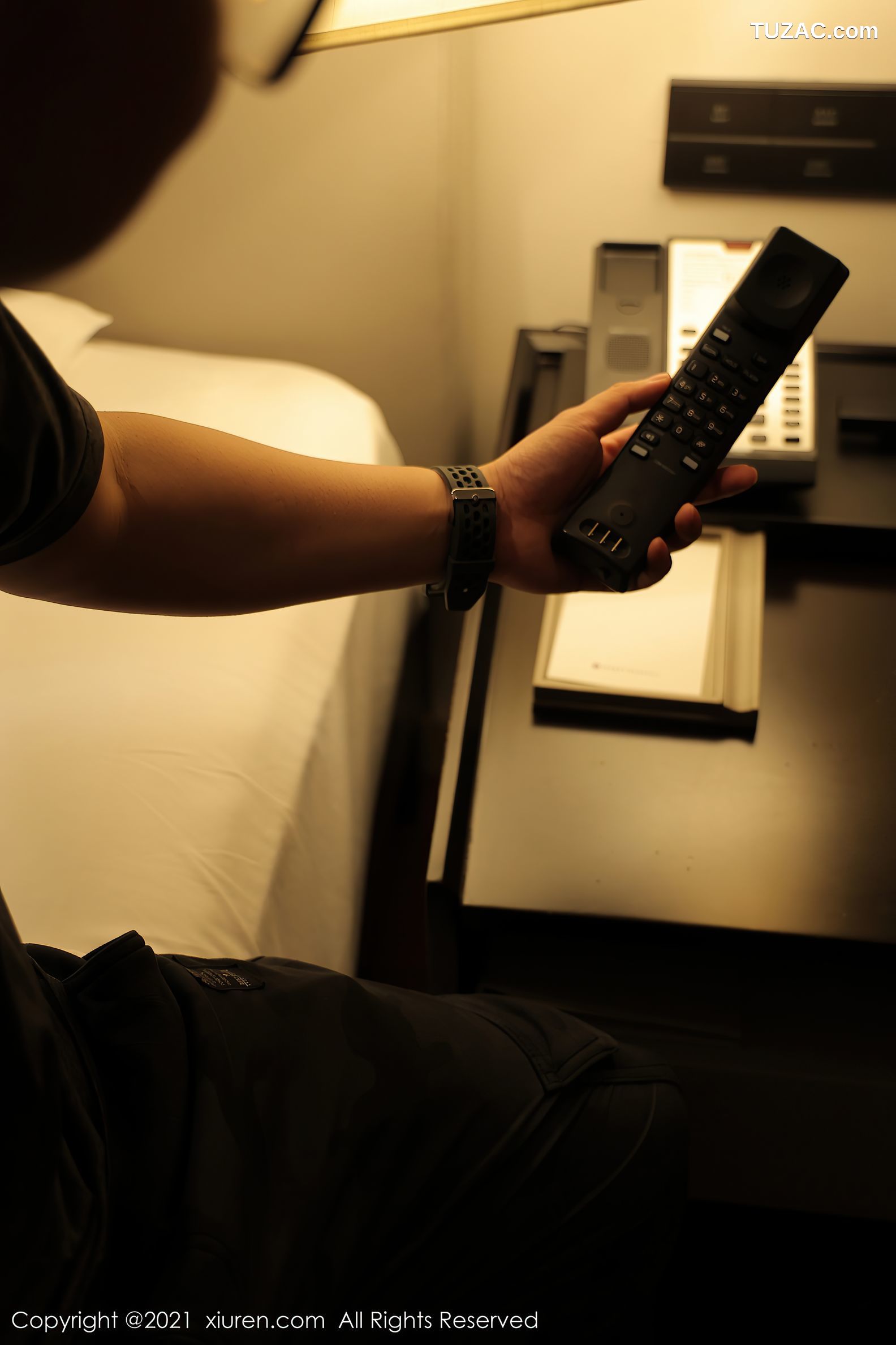 XiuRen秀人网-4132-Summer宝宝-经典职业OL主题撩黑短裙翘臀-2021.10.28