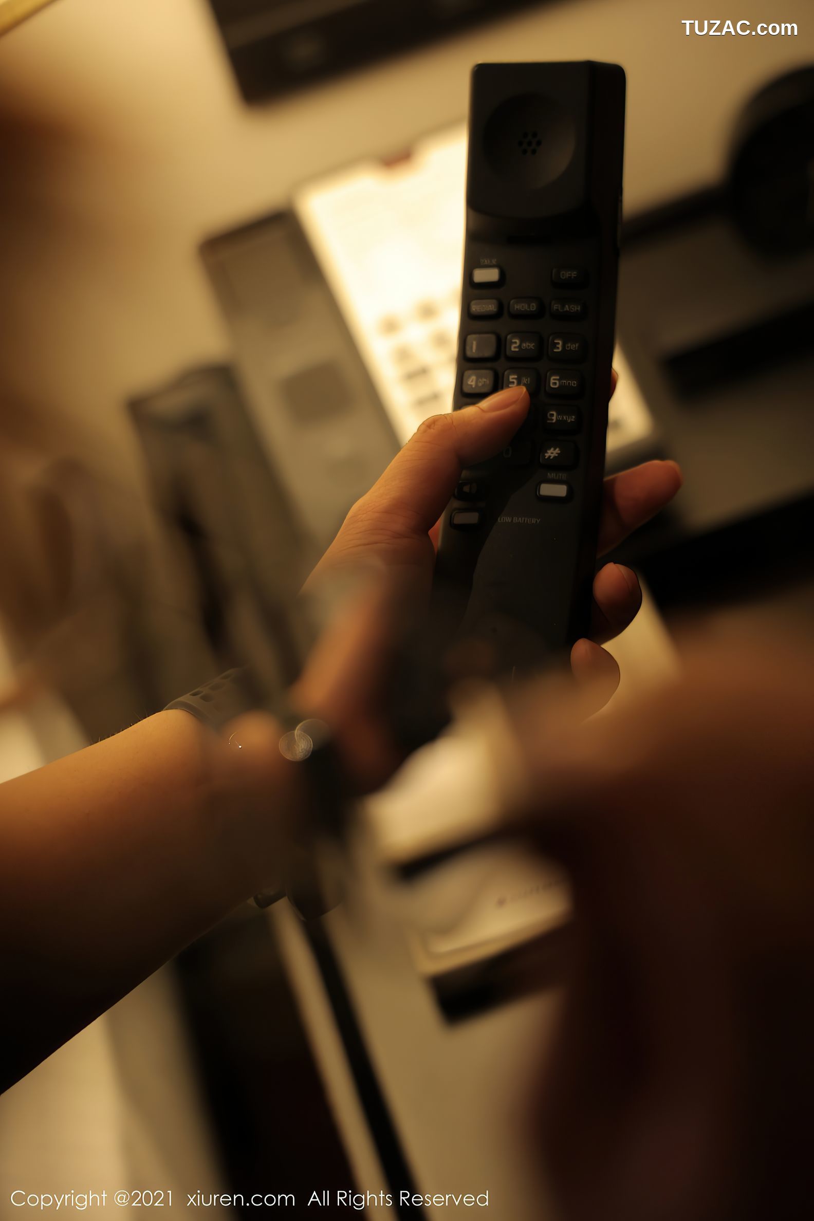 XiuRen秀人网-4132-Summer宝宝-经典职业OL主题撩黑短裙翘臀-2021.10.28