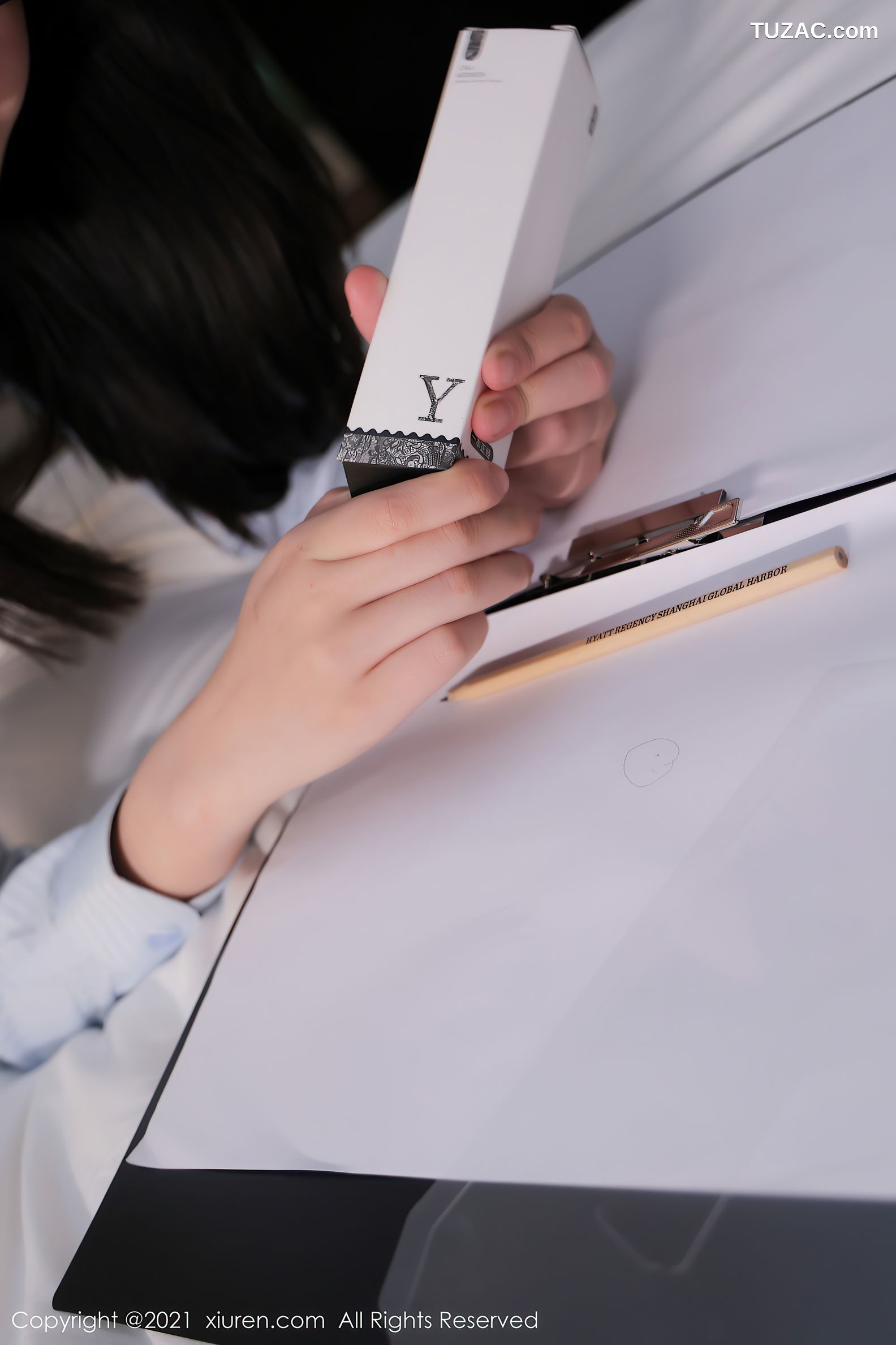 XiuRen秀人网-4132-Summer宝宝-经典职业OL主题撩黑短裙翘臀-2021.10.28