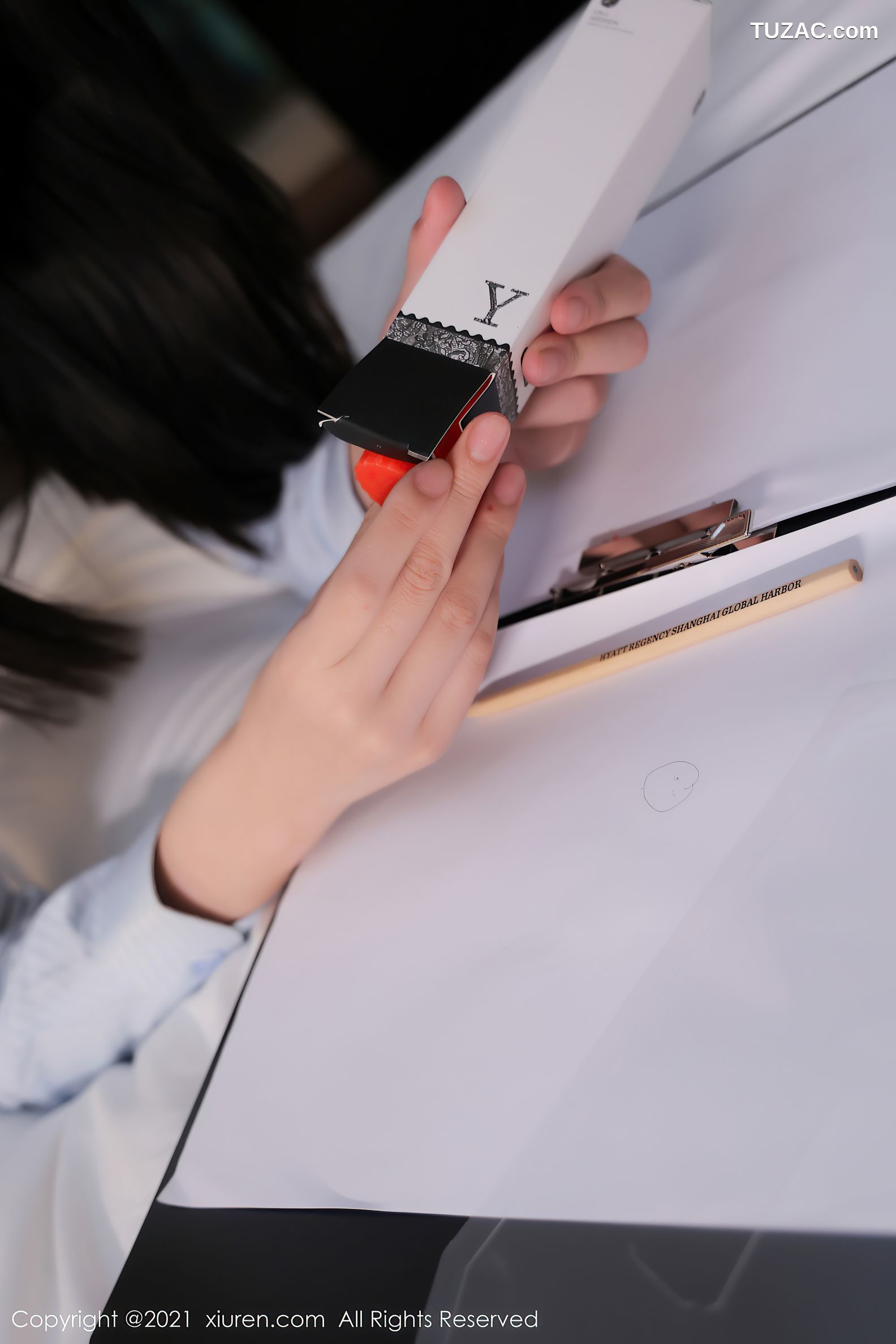 XiuRen秀人网-4132-Summer宝宝-经典职业OL主题撩黑短裙翘臀-2021.10.28