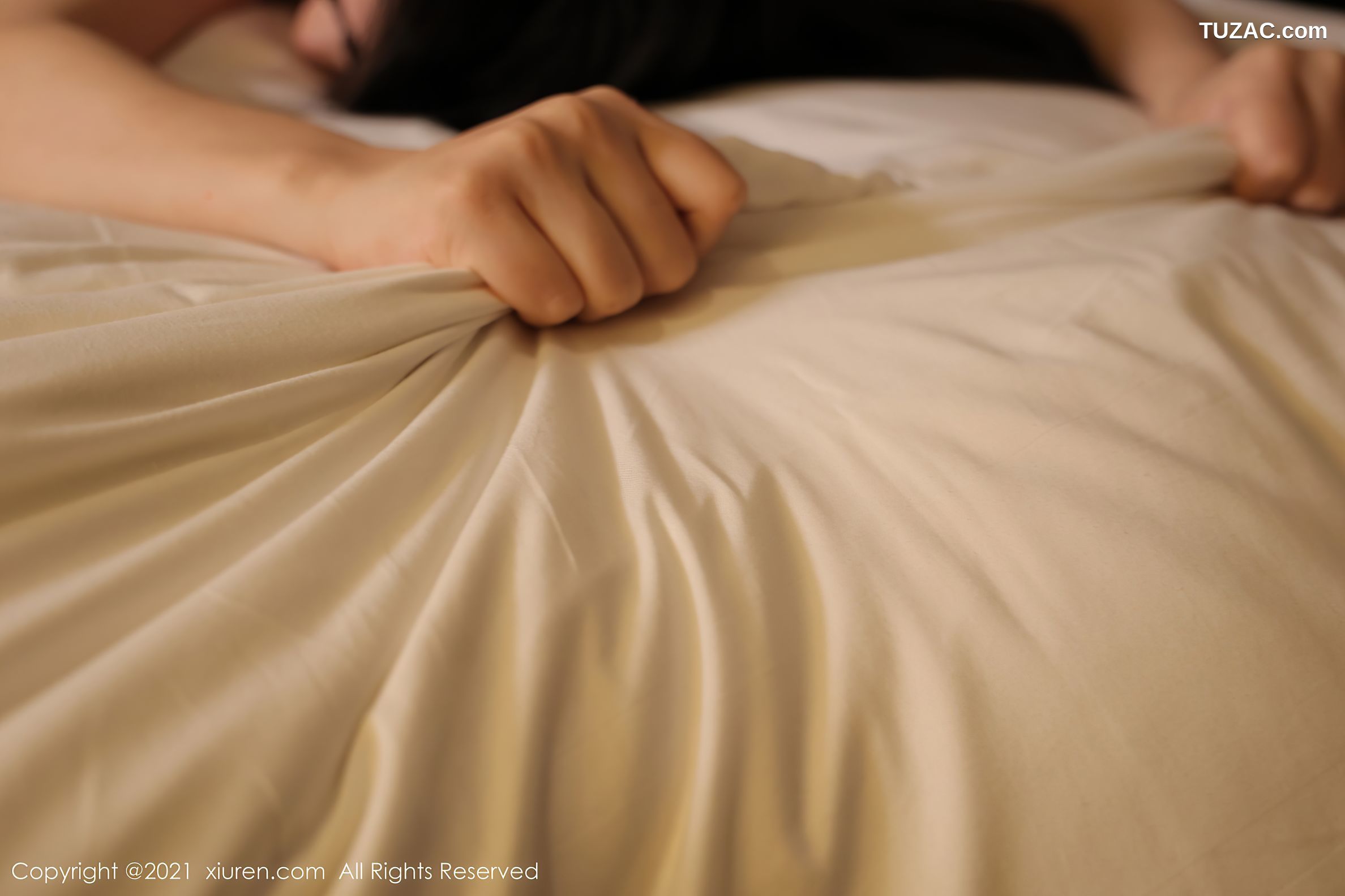 XiuRen秀人网-4132-Summer宝宝-经典职业OL主题撩黑短裙翘臀-2021.10.28