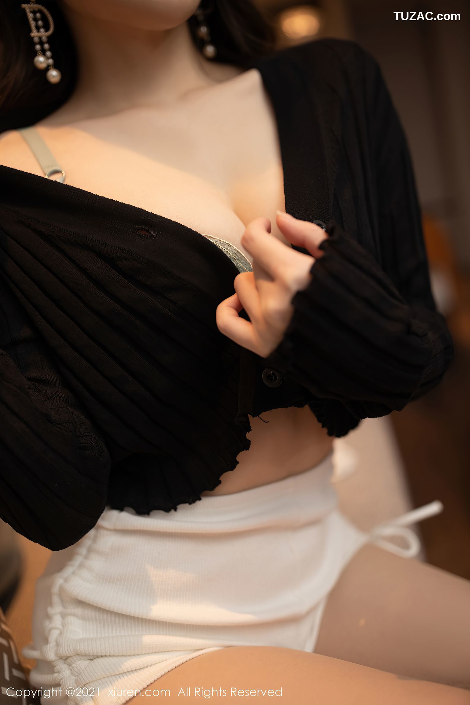 XiuRen秀人网-4139-鱼子酱Fish-江浙沪旅拍白色短裙肉丝-2021.10.29