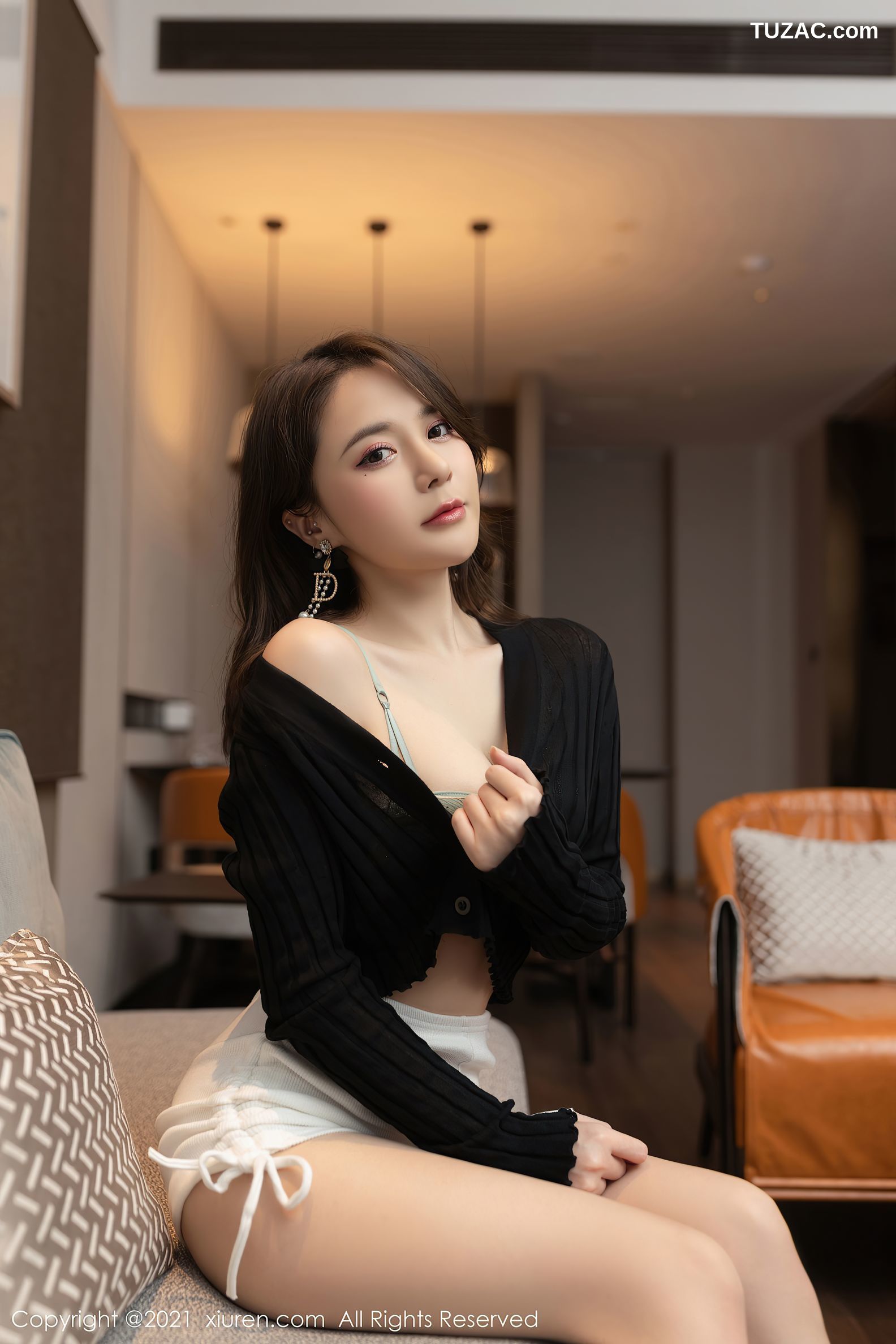 XiuRen秀人网-4139-鱼子酱Fish-江浙沪旅拍白色短裙肉丝-2021.10.29