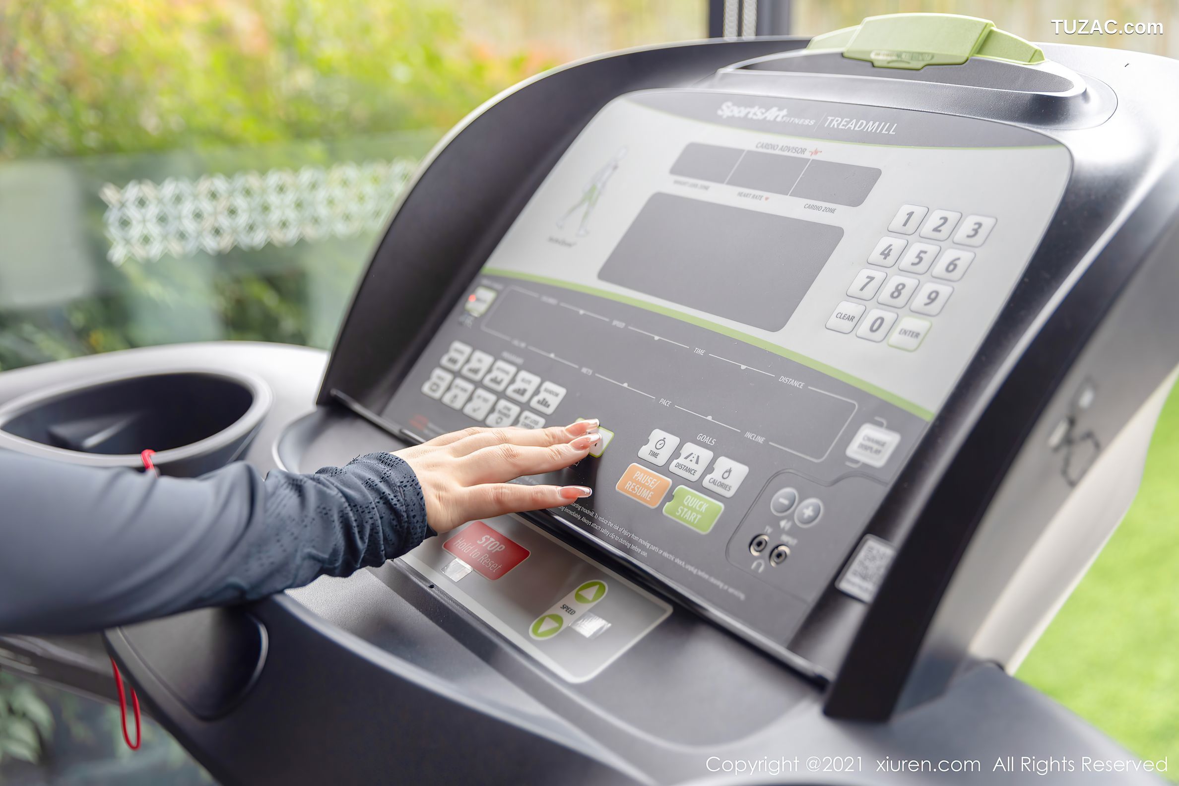 XiuRen秀人网-4140-熊小诺-成都旅拍剧情镜头健身房运动服-2021.10.29