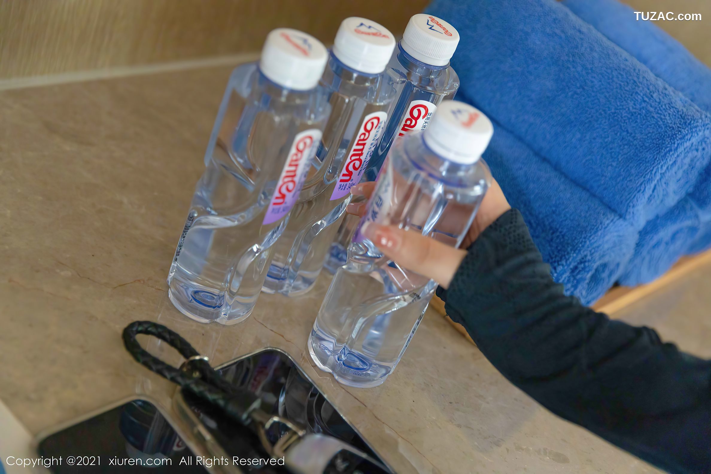 XiuRen秀人网-4140-熊小诺-成都旅拍剧情镜头健身房运动服-2021.10.29