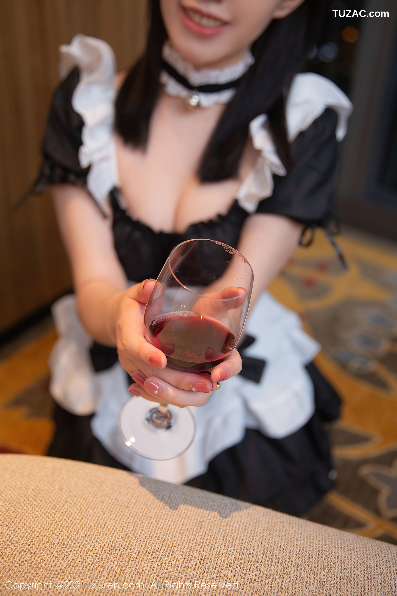 XiuRen秀人网-4153-一颗甜蛋黄a-深夜女仆服务主题低胸装蕾丝吊带袜-2021.11.02