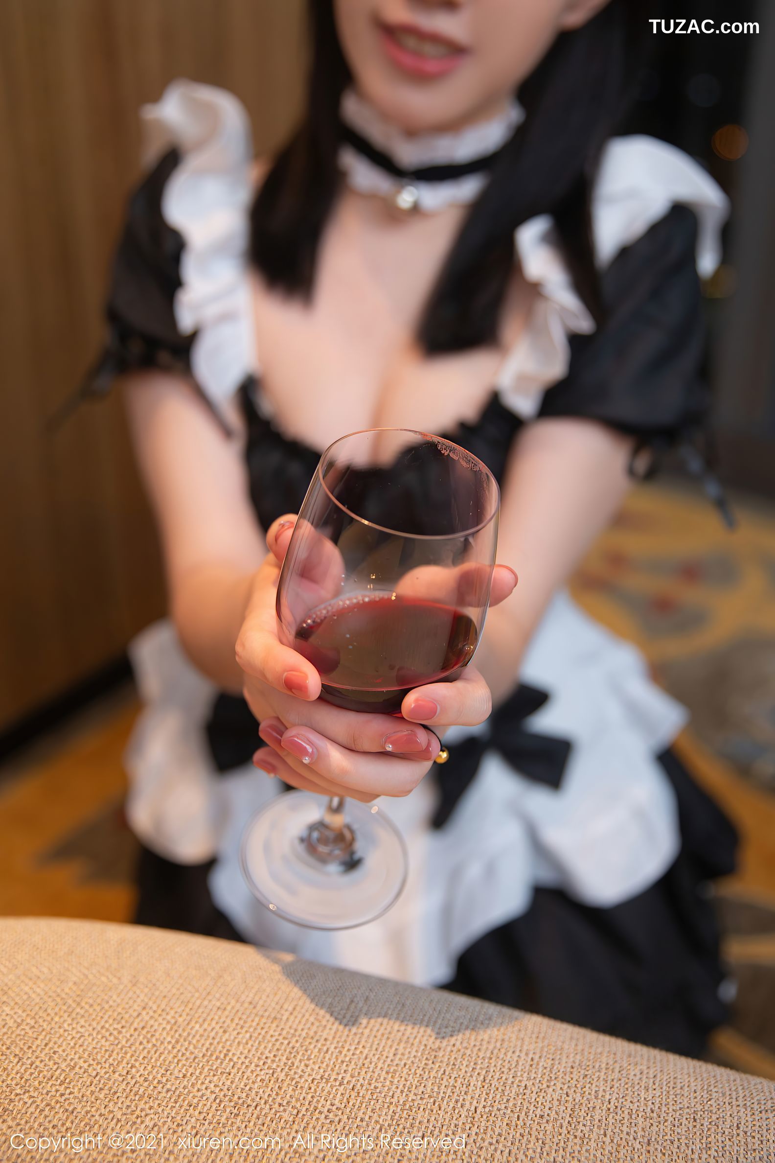 XiuRen秀人网-4153-一颗甜蛋黄a-深夜女仆服务主题低胸装蕾丝吊带袜-2021.11.02