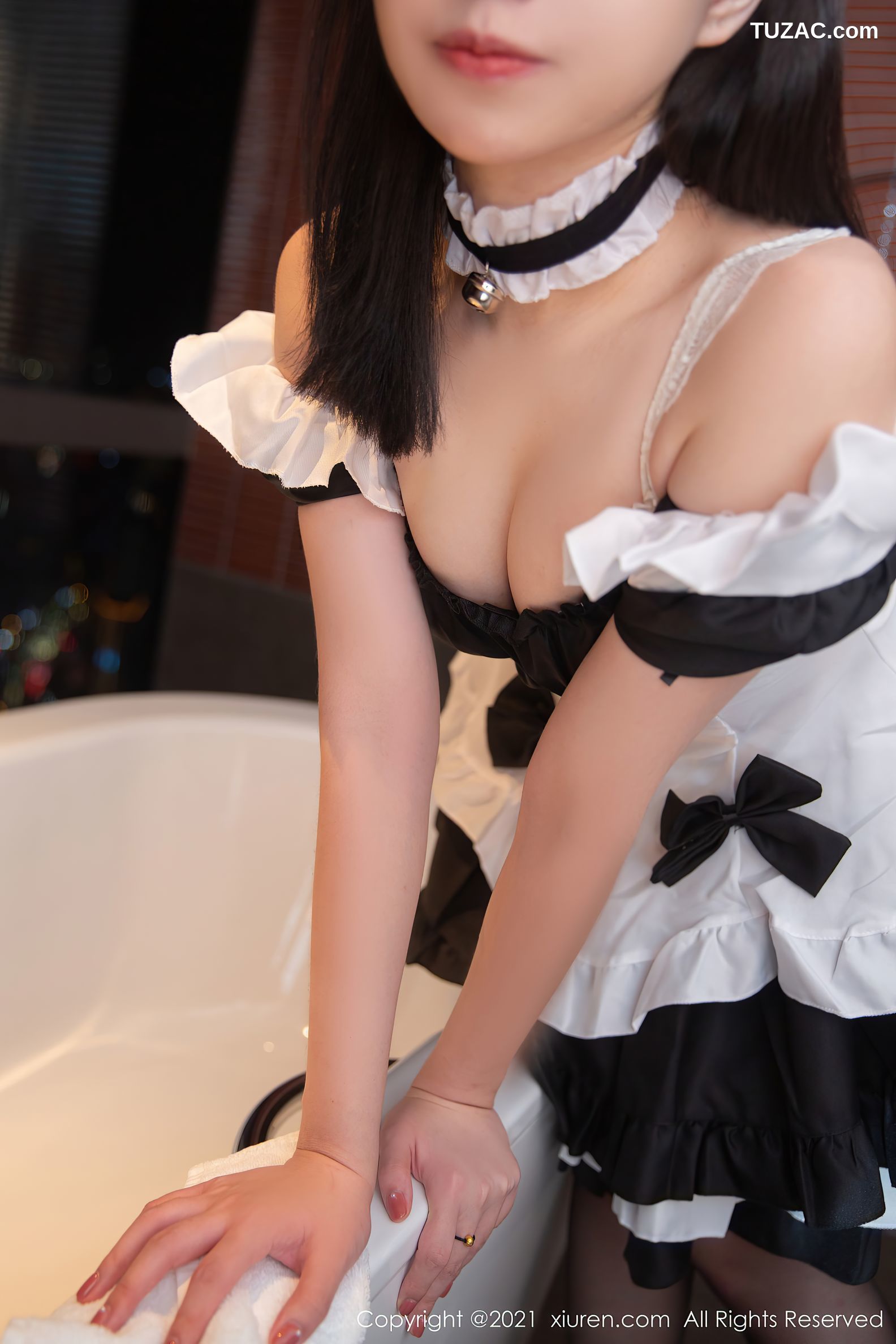 XiuRen秀人网-4153-一颗甜蛋黄a-深夜女仆服务主题低胸装蕾丝吊带袜-2021.11.02