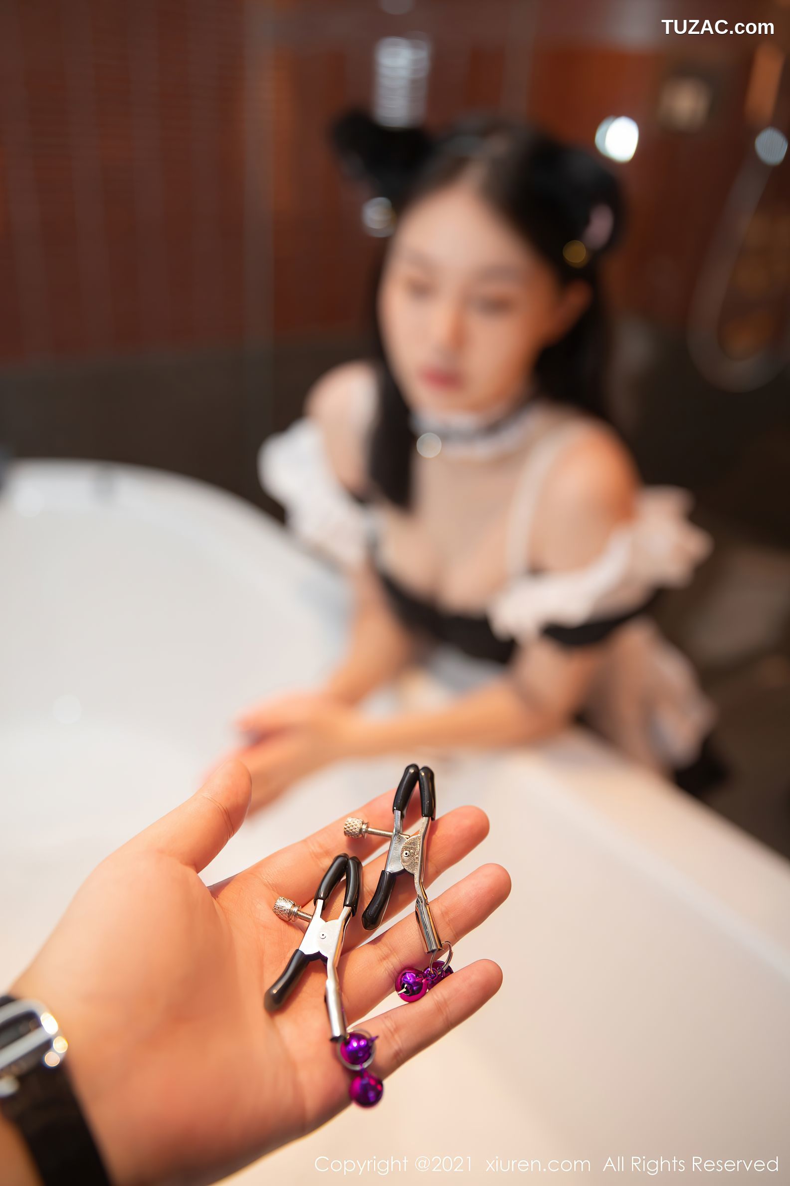 XiuRen秀人网-4153-一颗甜蛋黄a-深夜女仆服务主题低胸装蕾丝吊带袜-2021.11.02