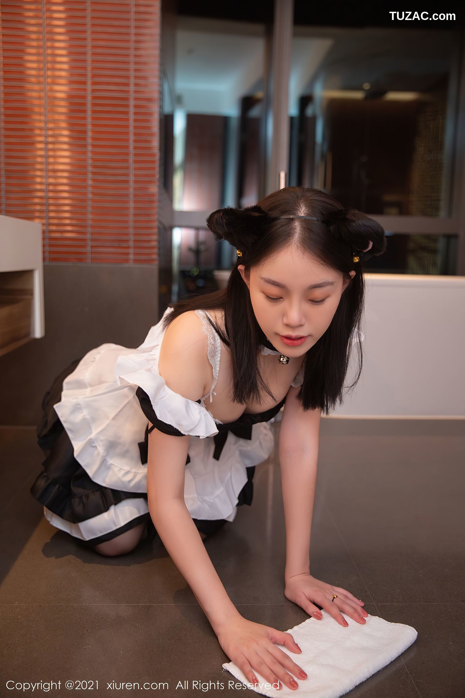 XiuRen秀人网-4153-一颗甜蛋黄a-深夜女仆服务主题低胸装蕾丝吊带袜-2021.11.02