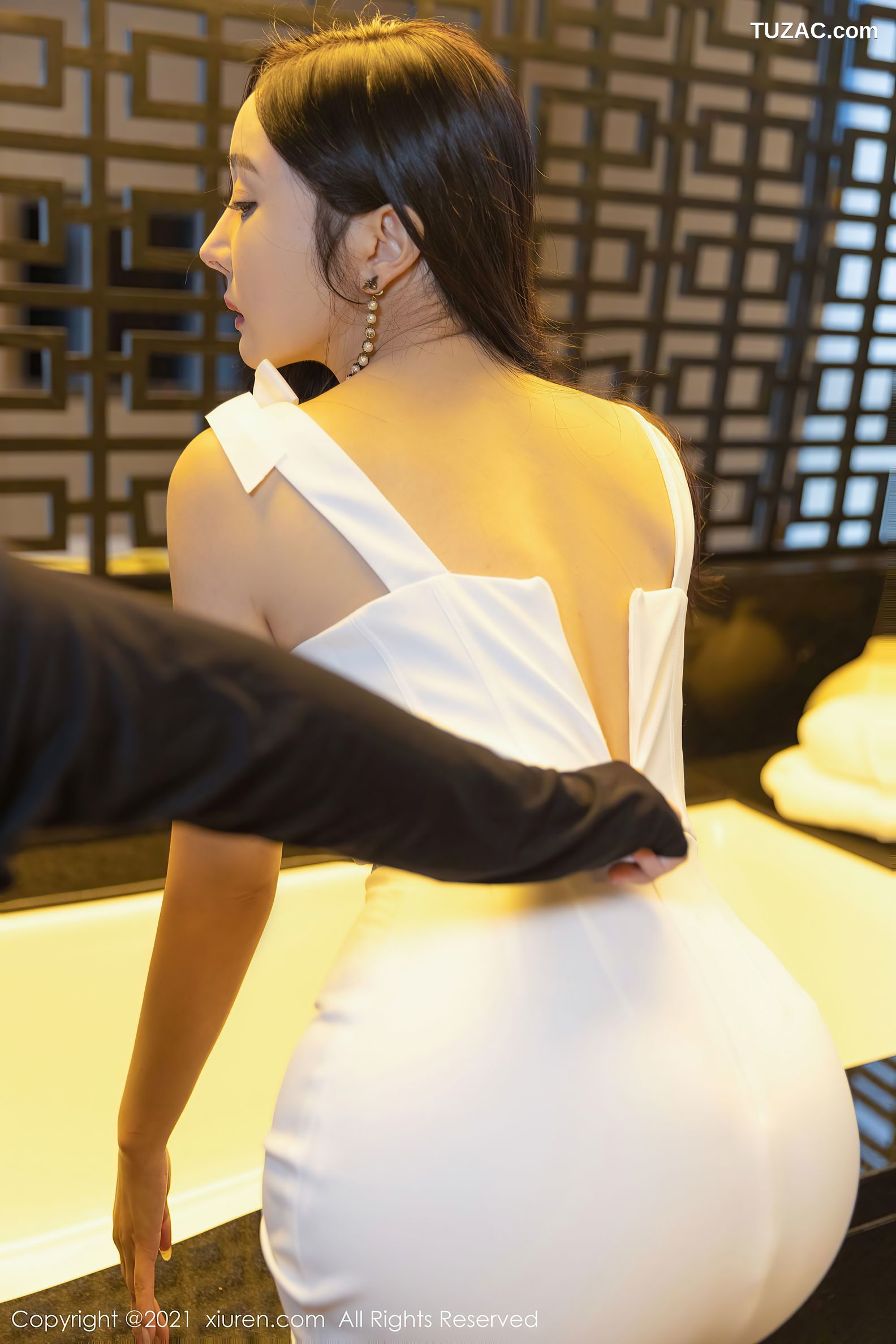 XiuRen秀人网-4155-允爾-成都旅拍浴室白色长裙丰满身材-2021.11.02