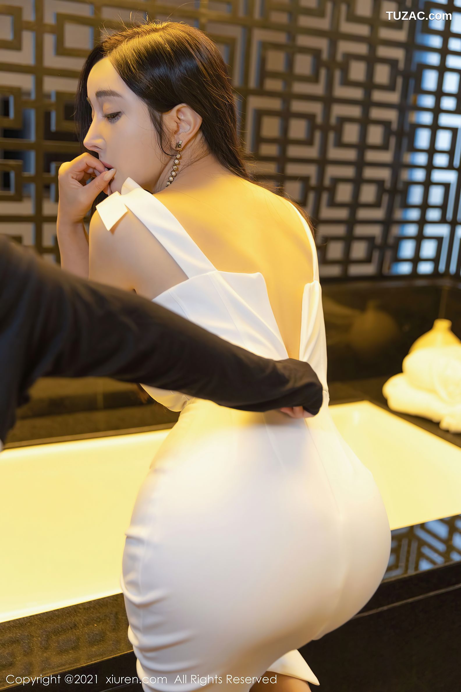 XiuRen秀人网-4155-允爾-成都旅拍浴室白色长裙丰满身材-2021.11.02