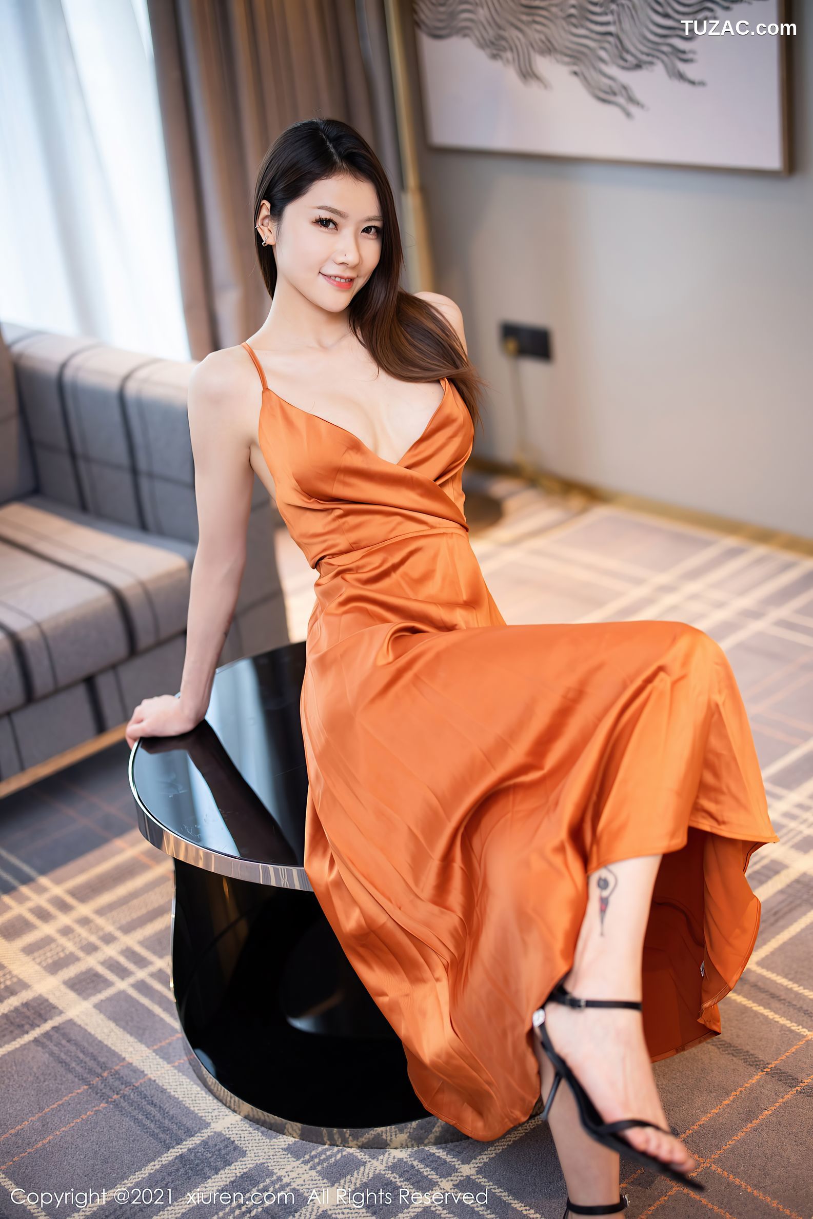 XiuRen秀人网-4166-方子萱-艳丽低胸橙色吊带裙半撩-2021.11.04