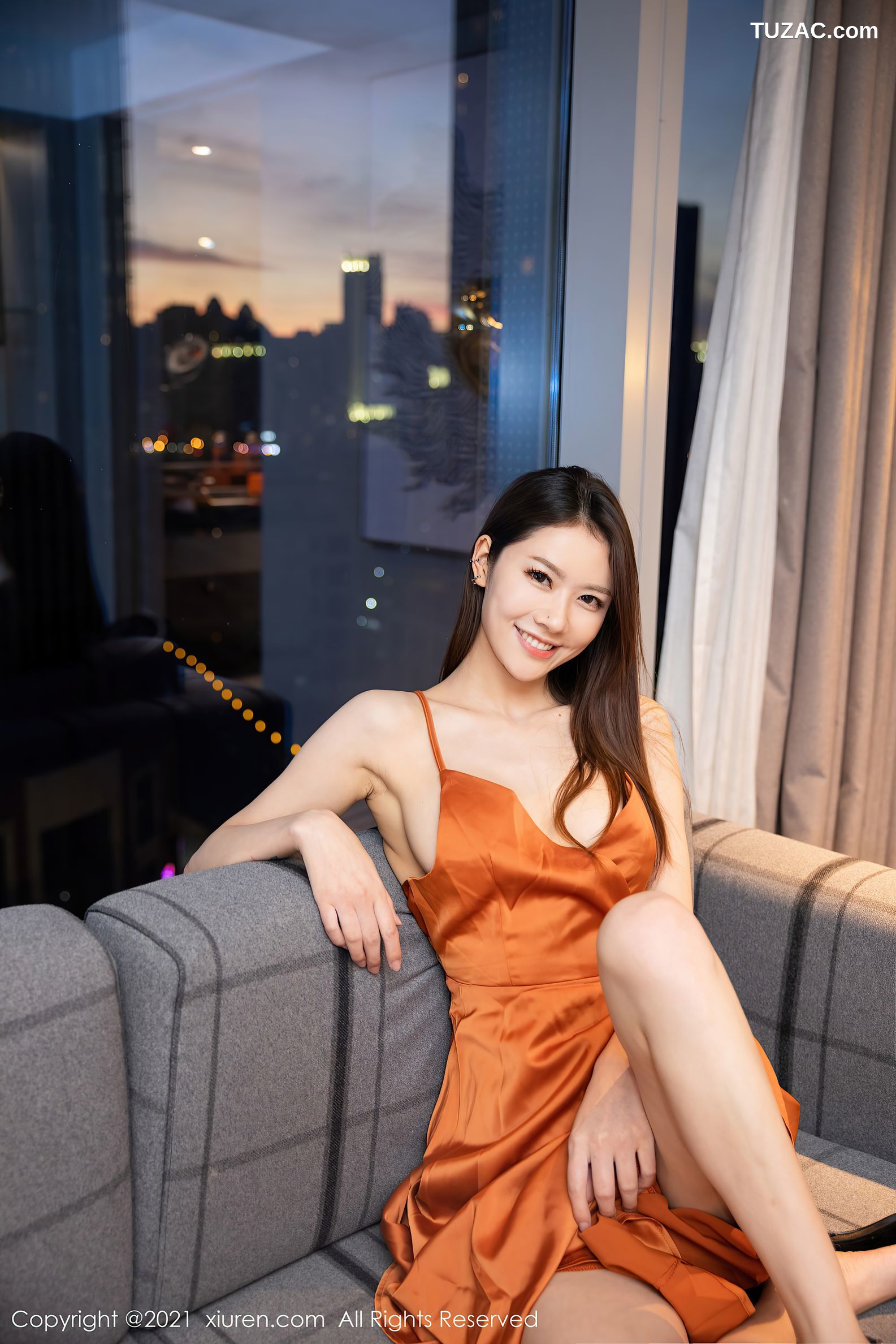 XiuRen秀人网-4166-方子萱-艳丽低胸橙色吊带裙半撩-2021.11.04