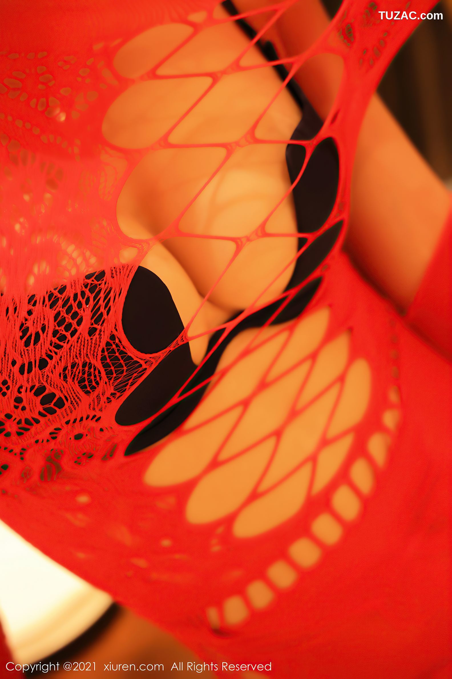 XiuRen秀人网-4171-周慕汐baby-猩红镂空短裙黑色内衣-2021.11.05