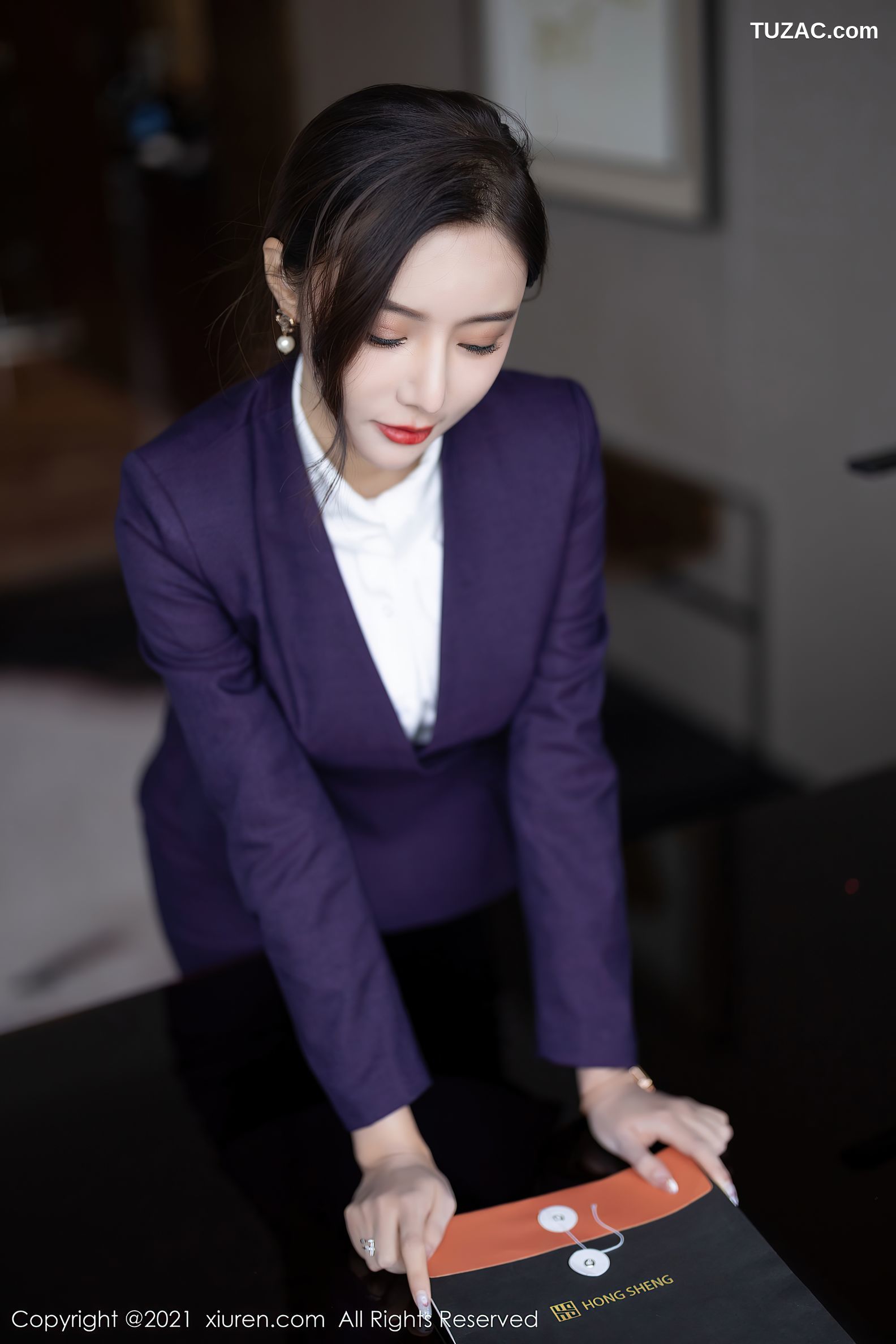 XiuRen秀人网-4184-王馨瑶Yanni-职业装OL主题-性感内衣黑丝-2021.11.08