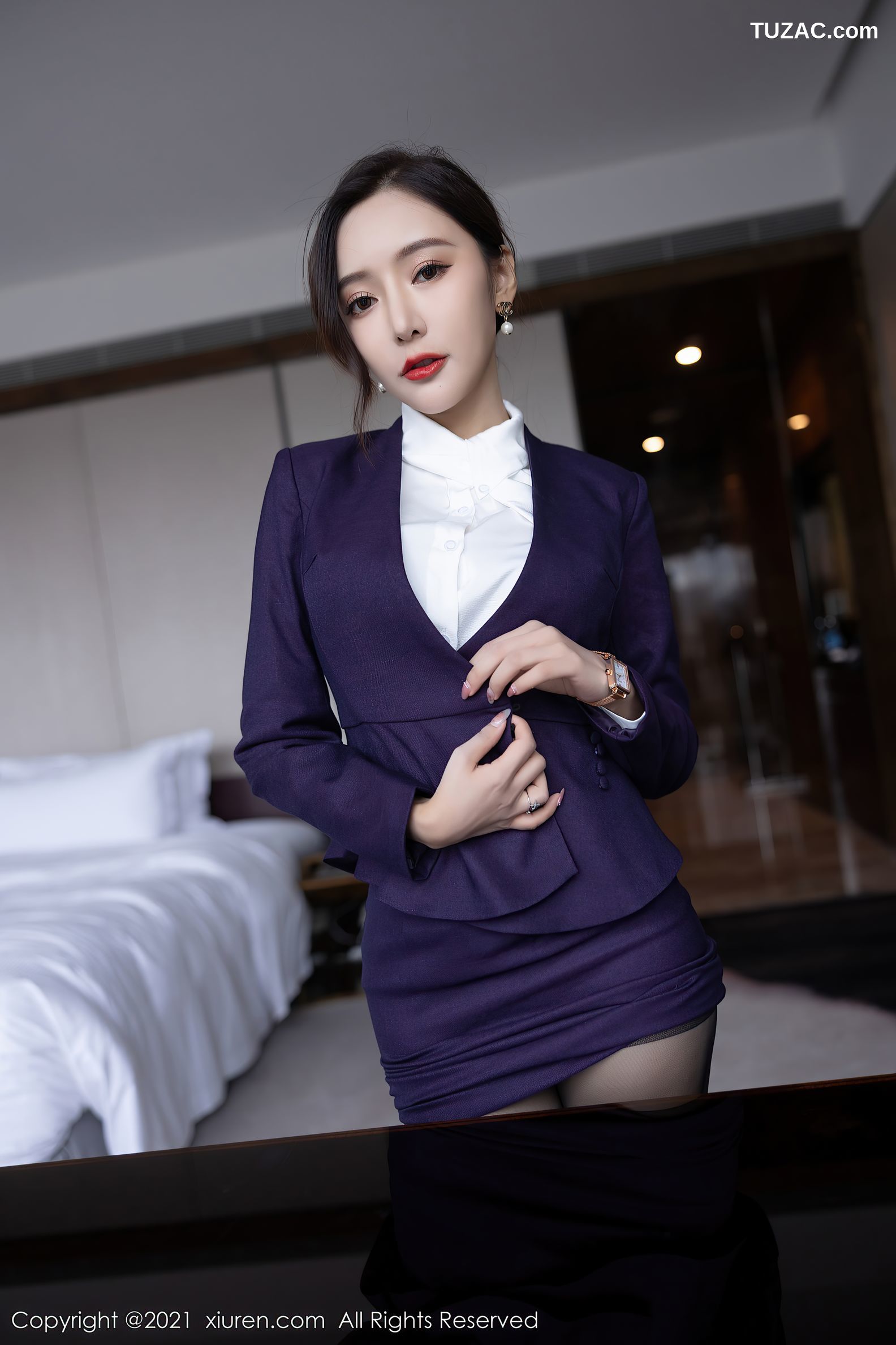 XiuRen秀人网-4184-王馨瑶Yanni-职业装OL主题-性感内衣黑丝-2021.11.08