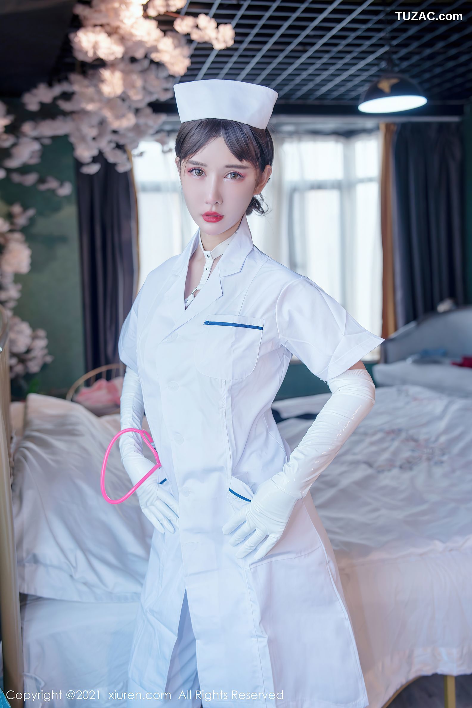 模特波巧酱脱白色护士服露性感白色内衣配白丝袜极致魅惑写真