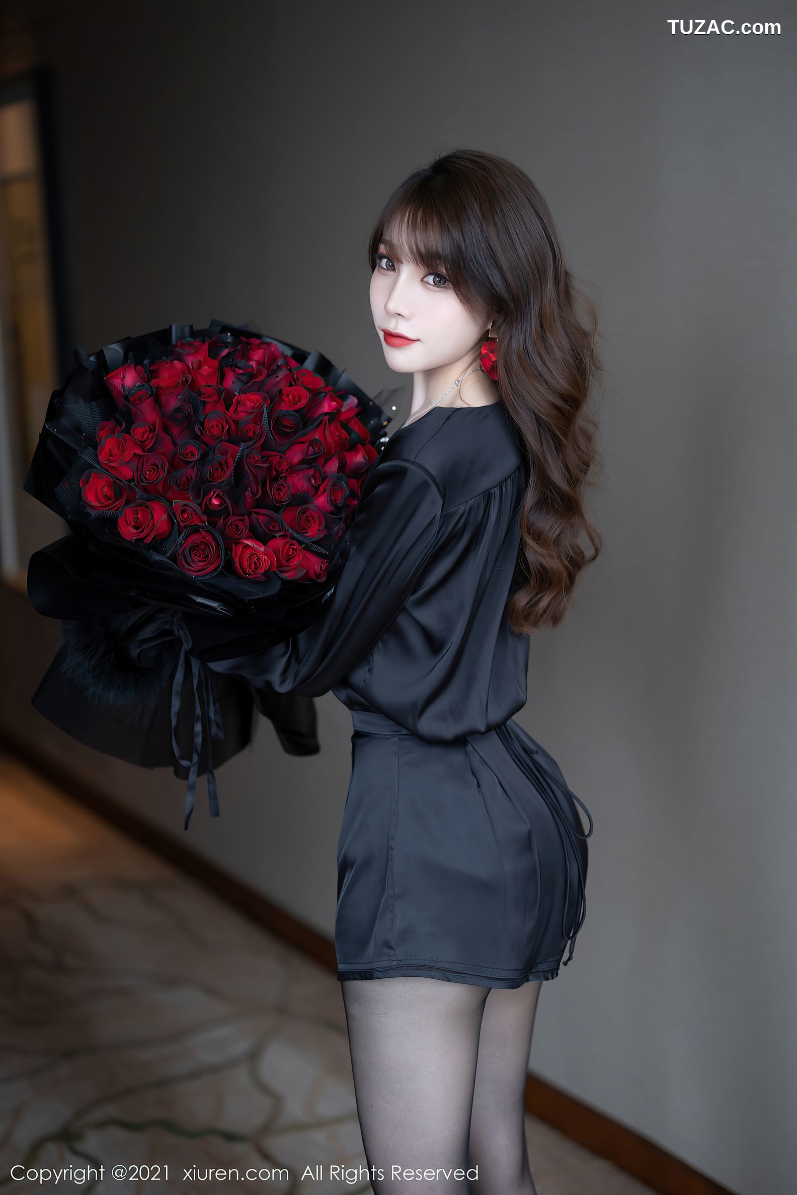 XiuRen秀人网-4205-芝芝Booty-魅惑多姿黑色服饰黑丝裤袜-2021.11.11