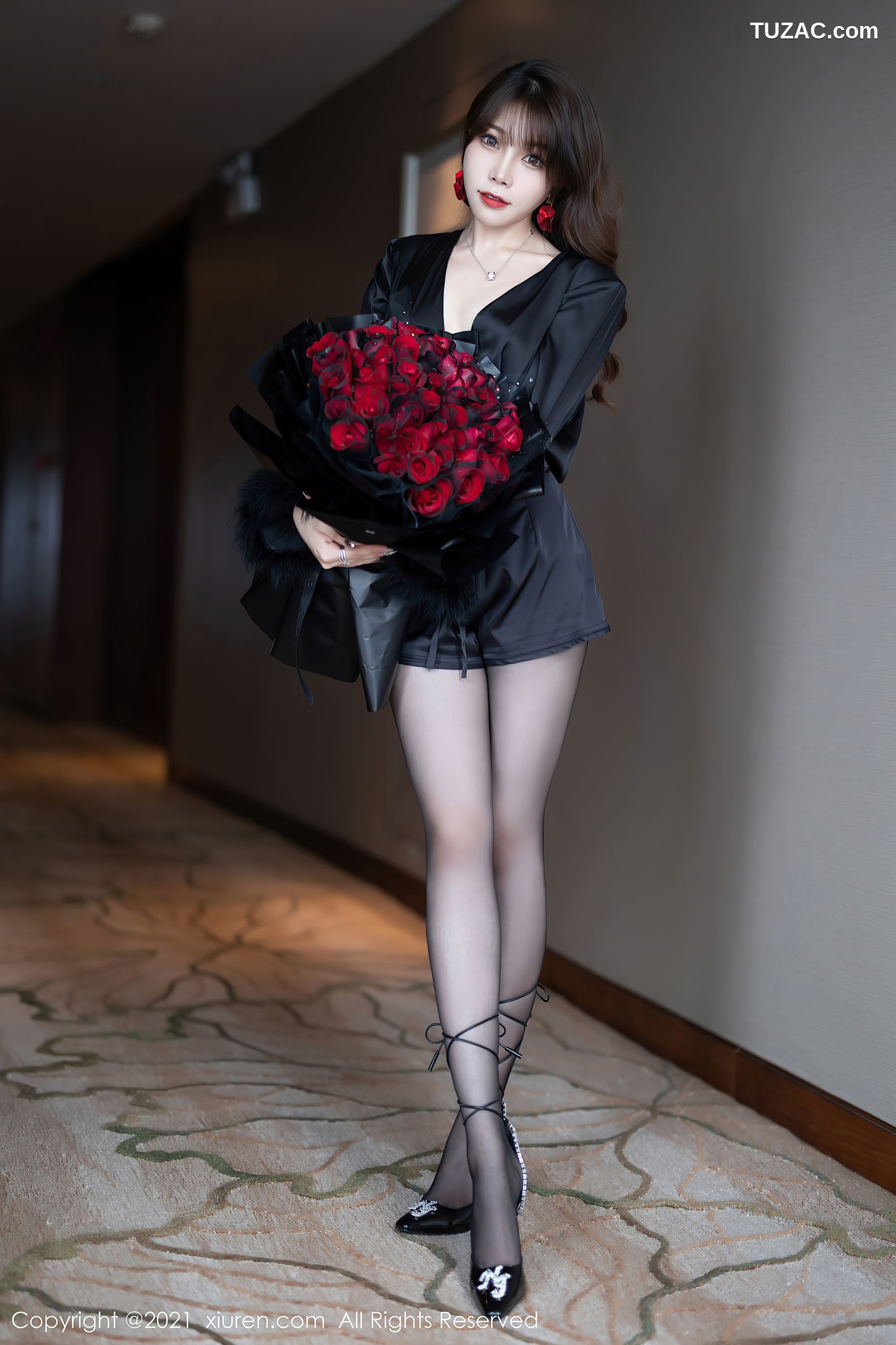 XiuRen秀人网-4205-芝芝Booty-魅惑多姿黑色服饰黑丝裤袜-2021.11.11