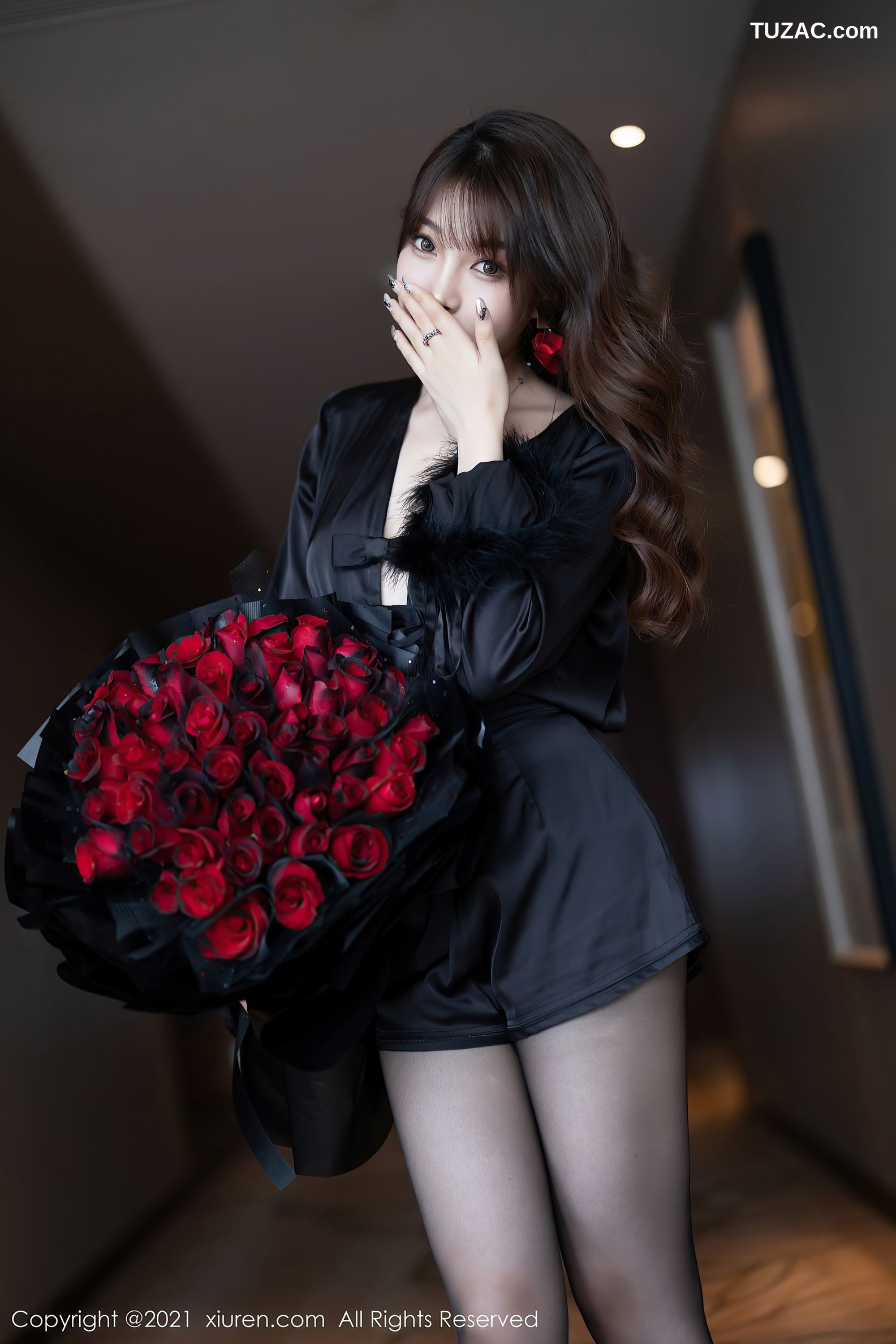 XiuRen秀人网-4205-芝芝Booty-魅惑多姿黑色服饰黑丝裤袜-2021.11.11