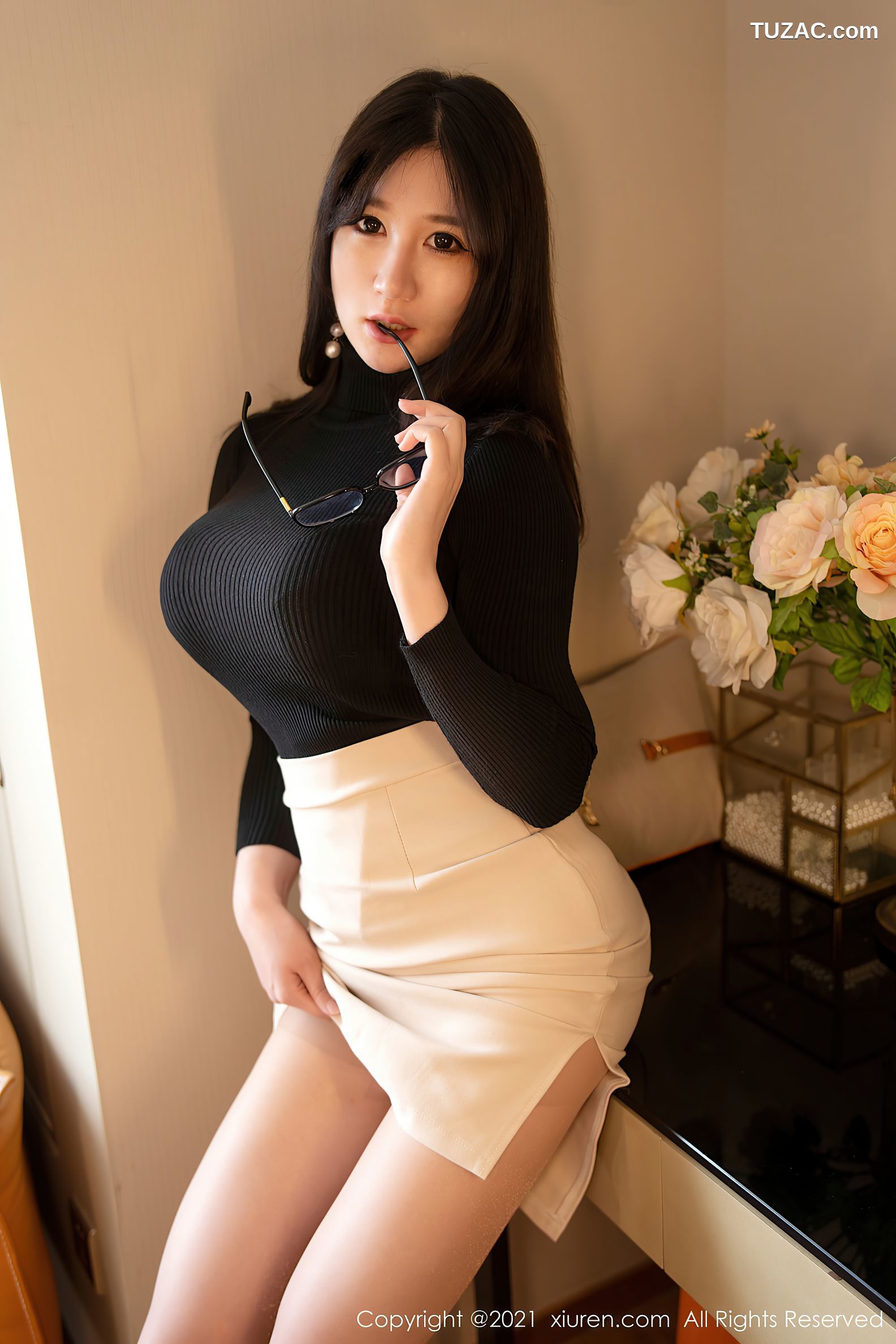 XiuRen秀人网-4212-顾乔楠Cora-性感服饰情趣内衣-2021.11.15