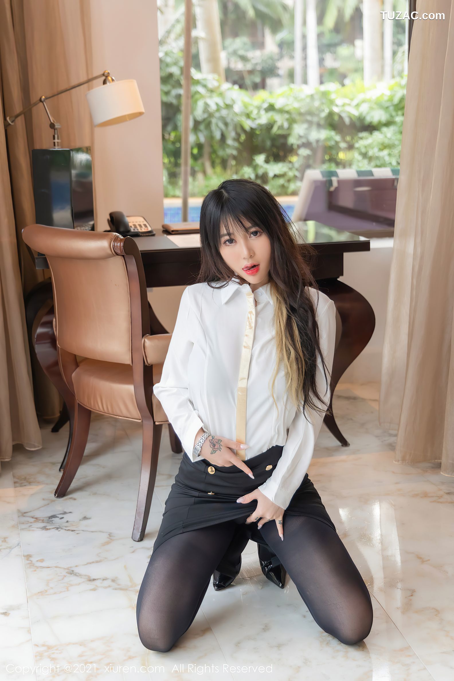XiuRen秀人网-4213-美七Mia-青海旅拍黑色情趣连体衣-2021.11.15